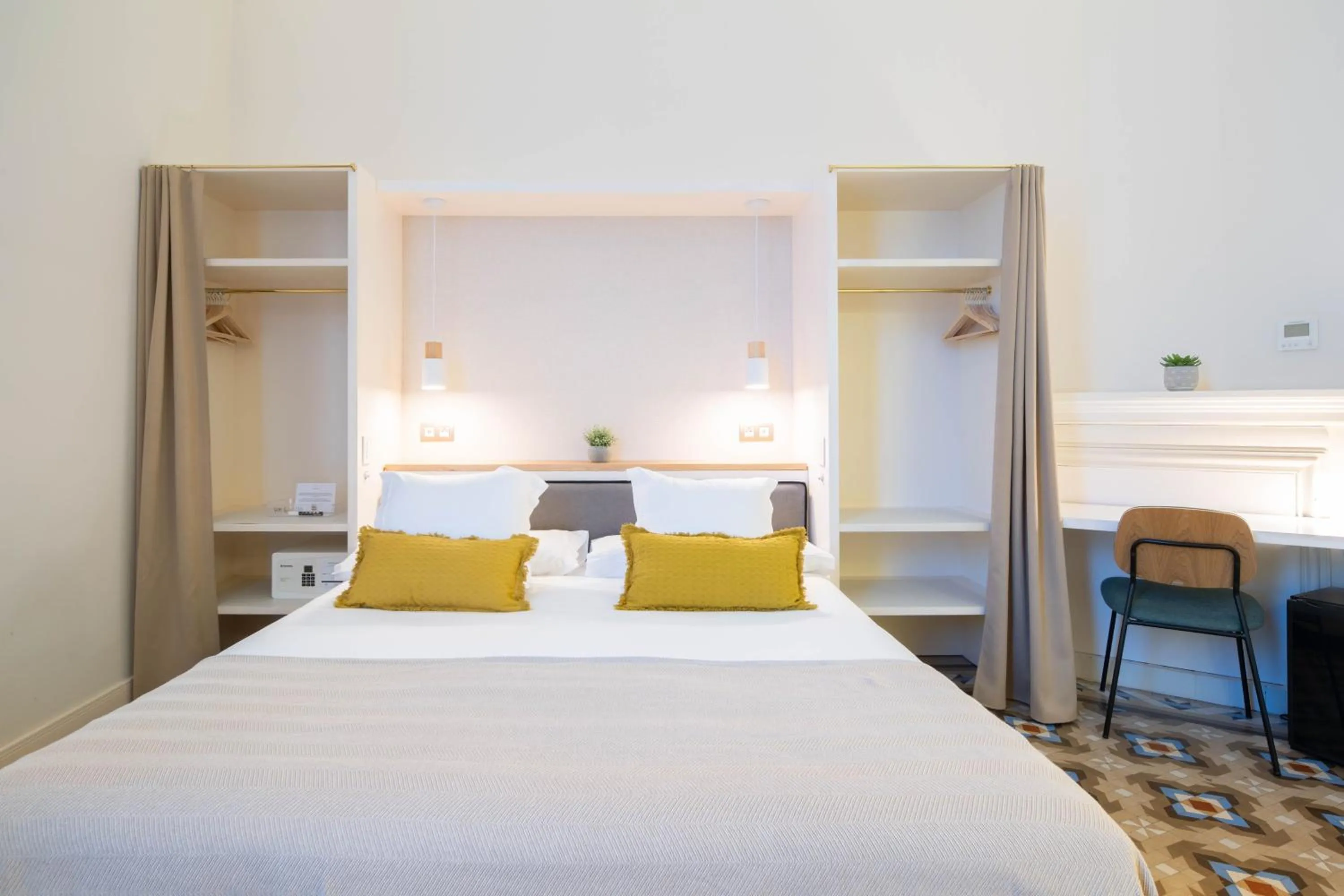 Photo of the whole room, Bed in Feelathome Casa Bertrand