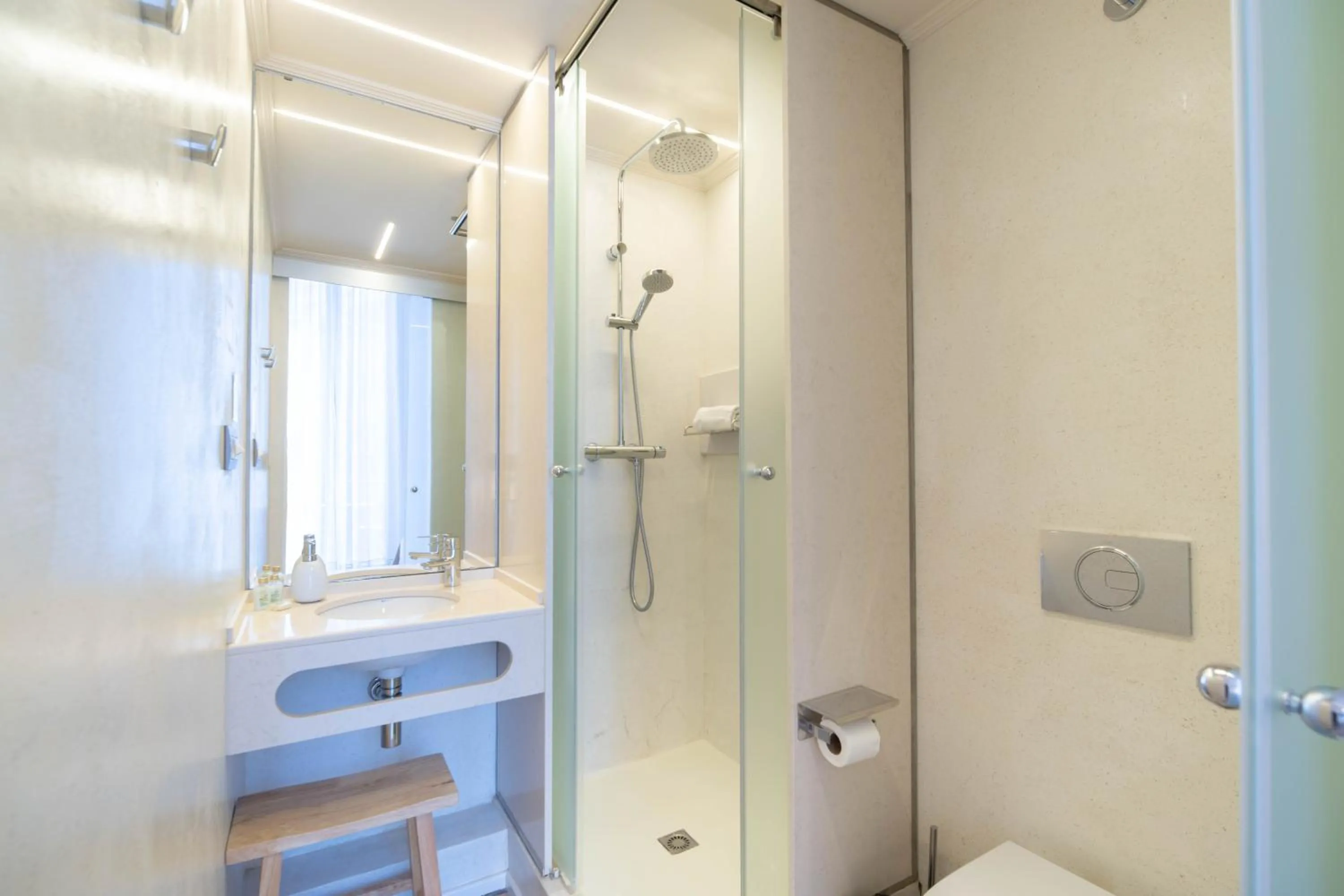 Shower in Feelathome Casa Bertrand