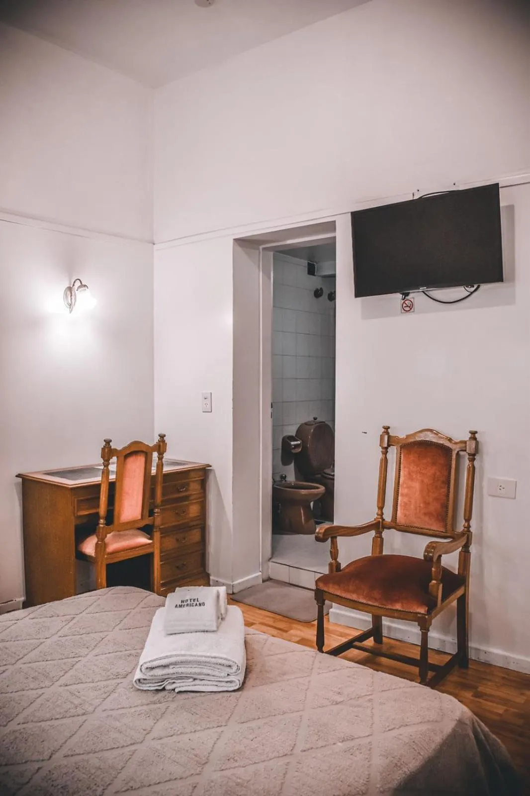 Photo of the whole room in Hotel Americano