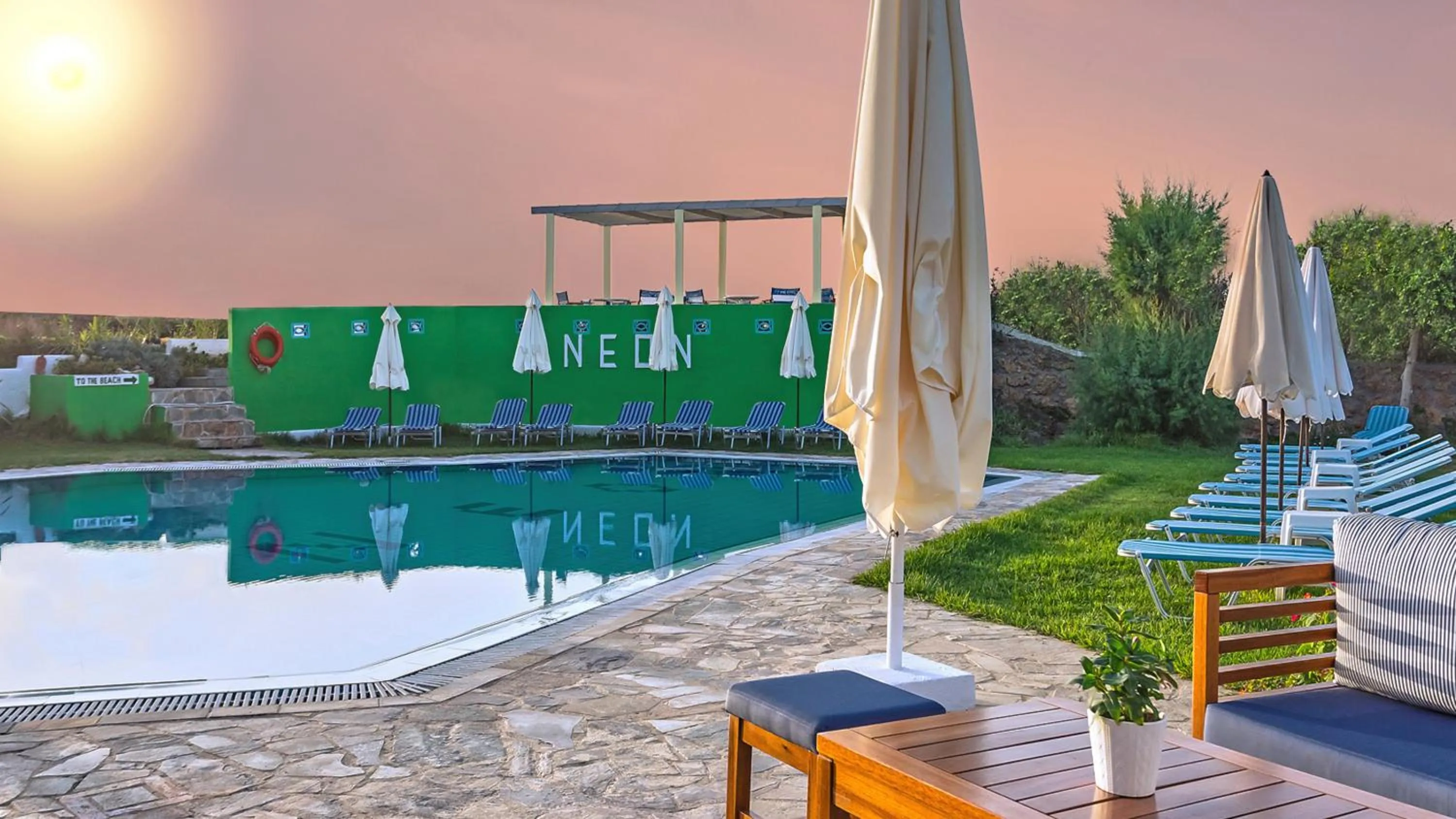 Swimming pool in Neon Hotel