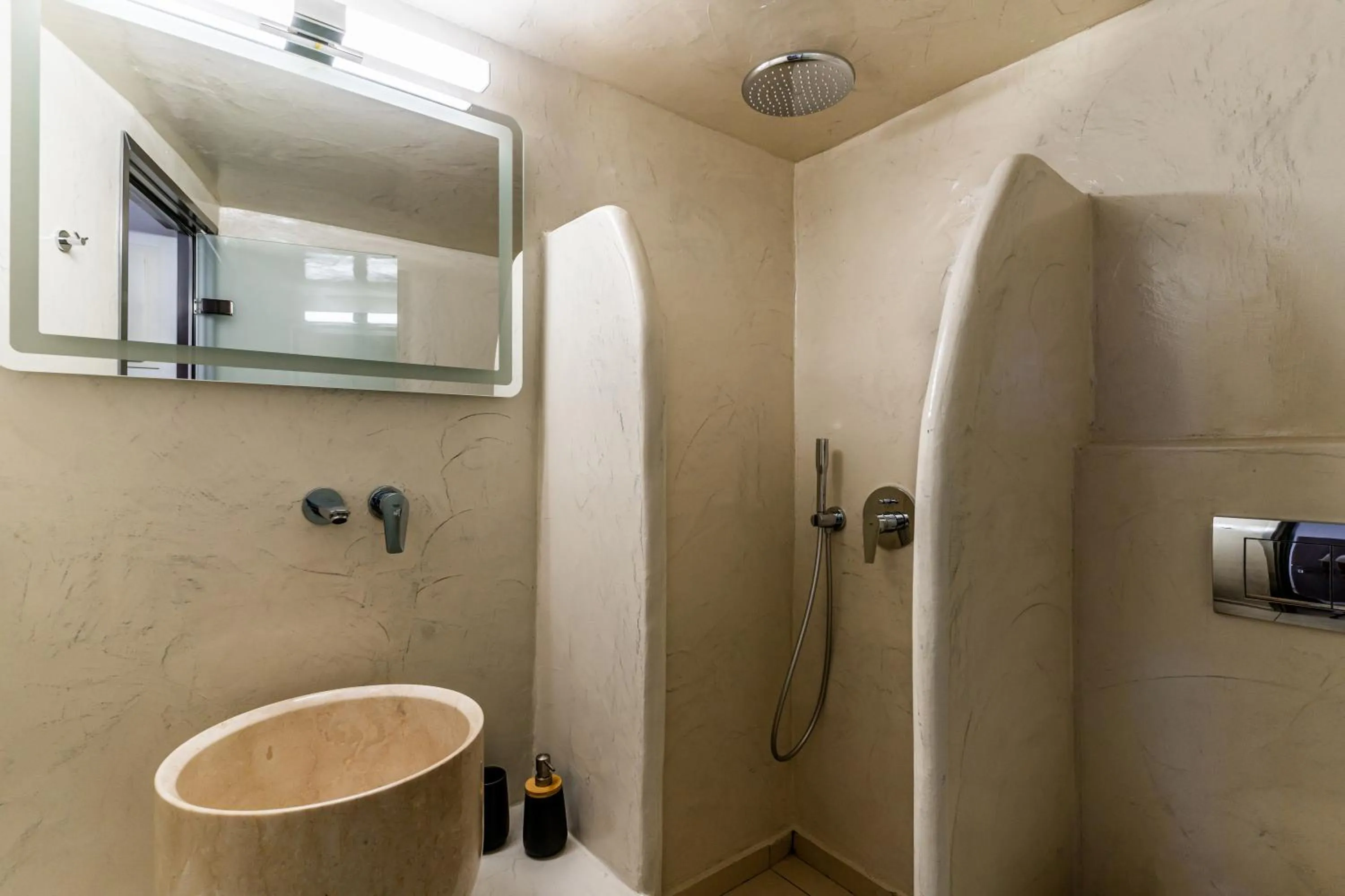 Shower in Kafieris View