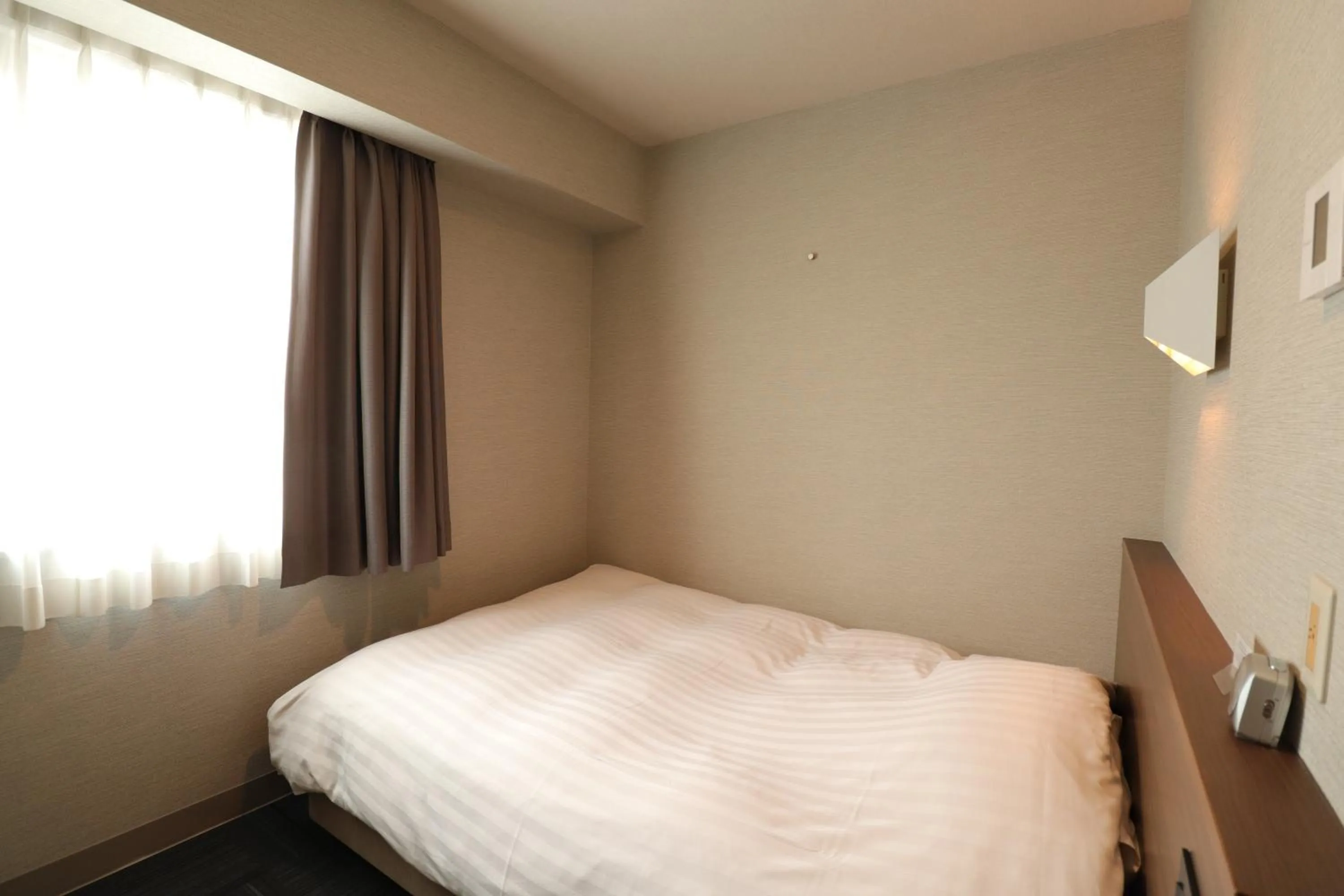 Photo of the whole room, Bed in Silk Hotel Annex