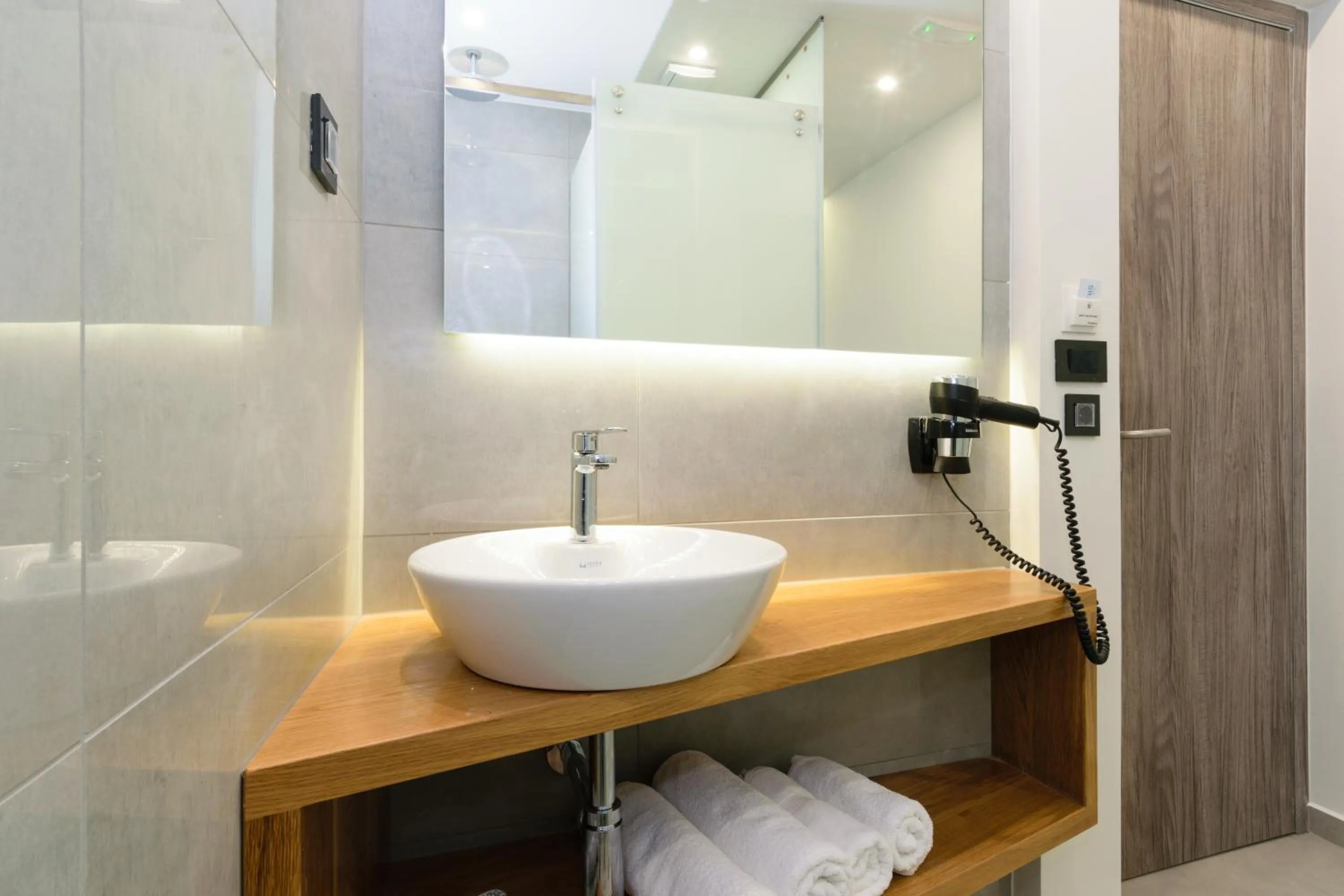 Bathroom in Renieris Hotel