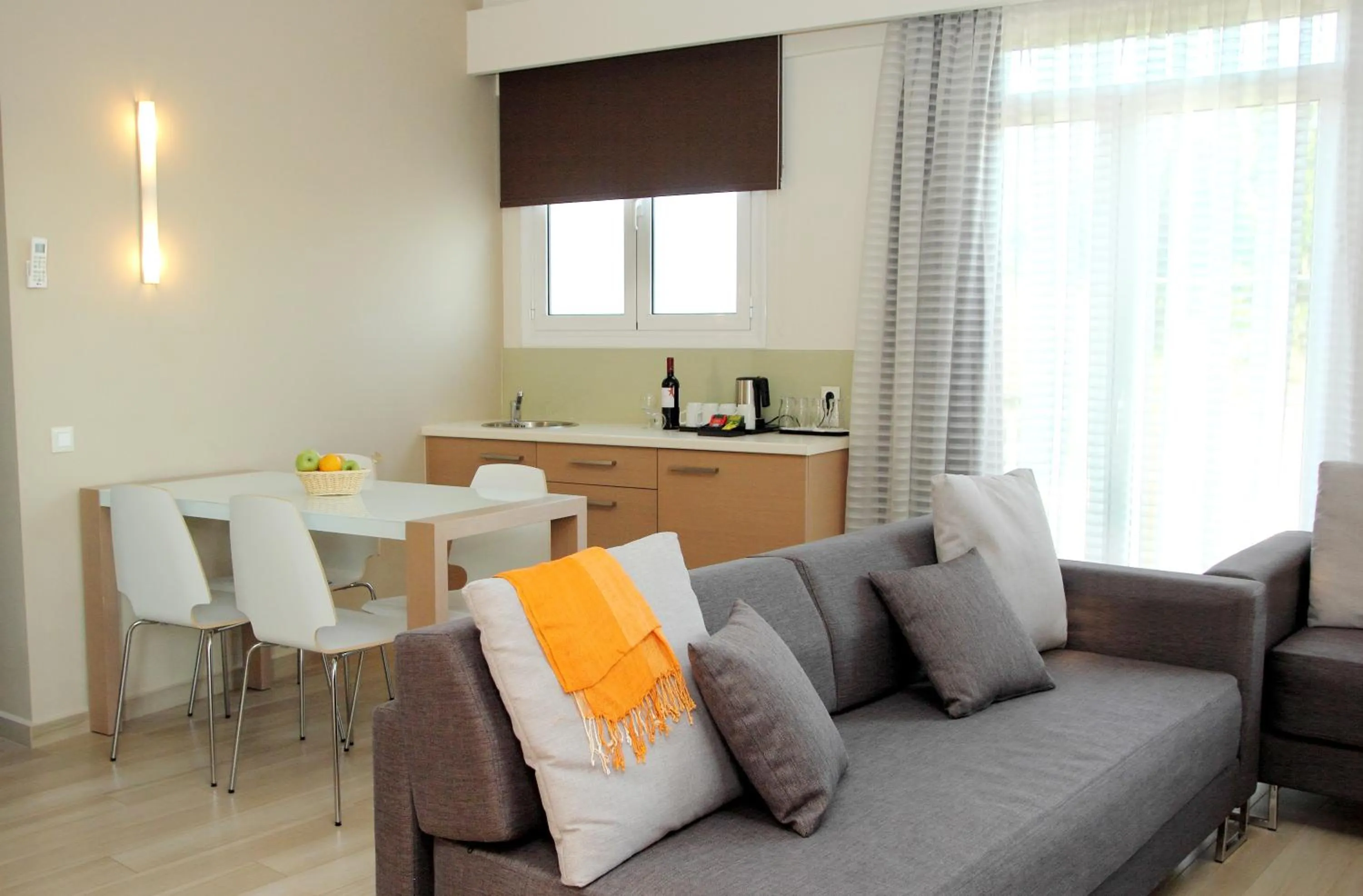 Coffee/tea facilities in Renieris Hotel