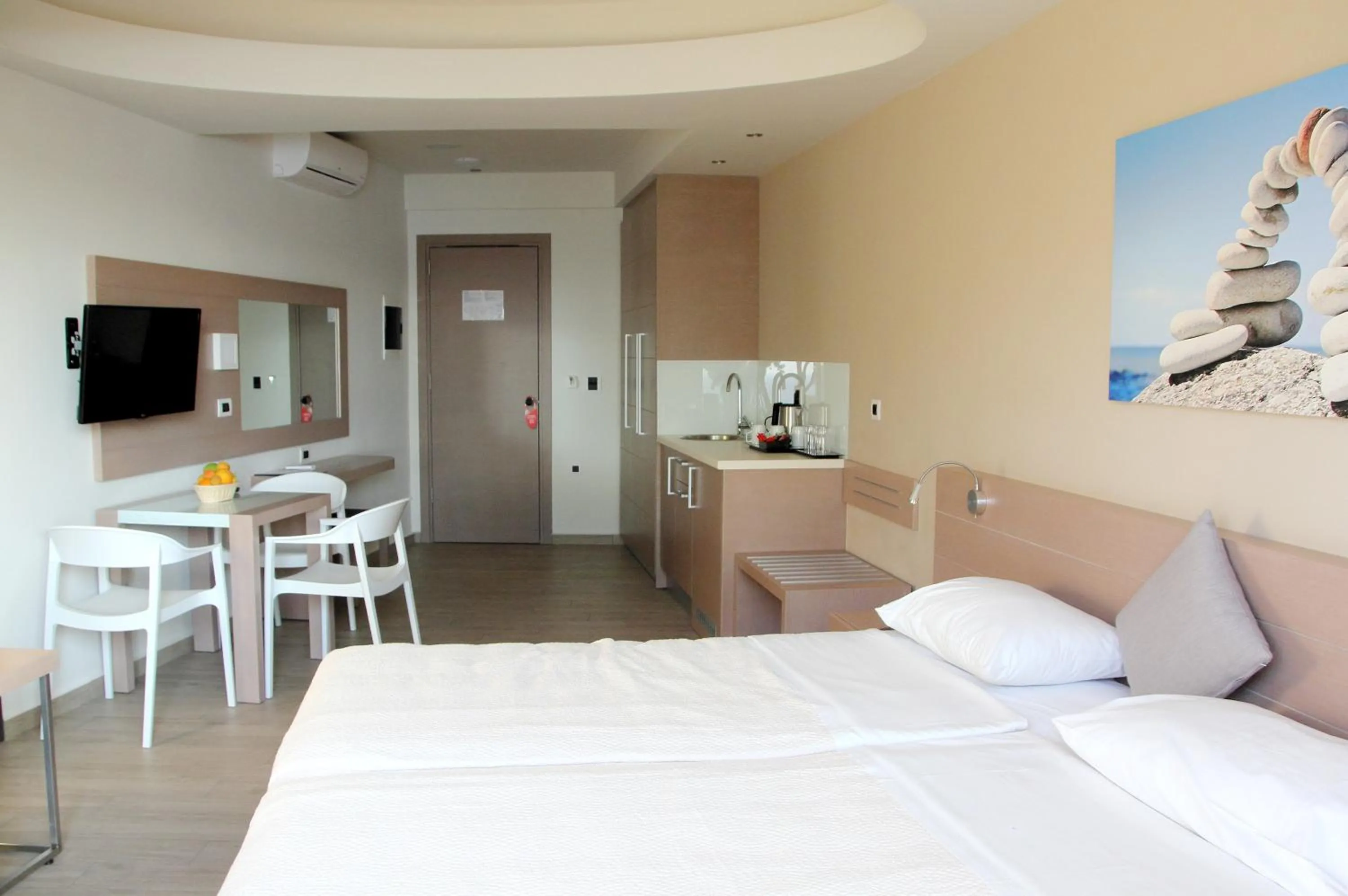 TV and multimedia, Bed in Renieris Hotel