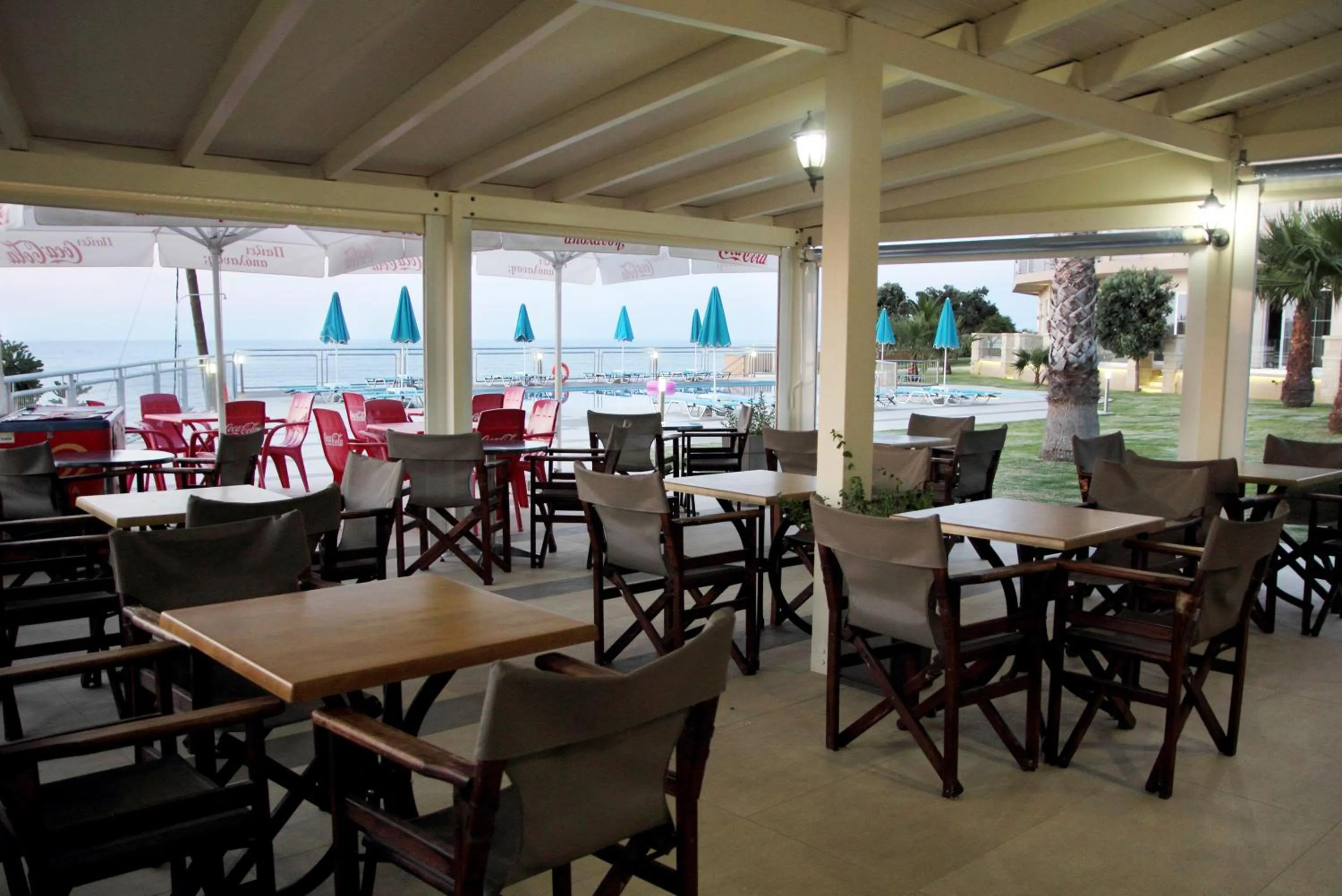 Restaurant/places to eat in Renieris Hotel