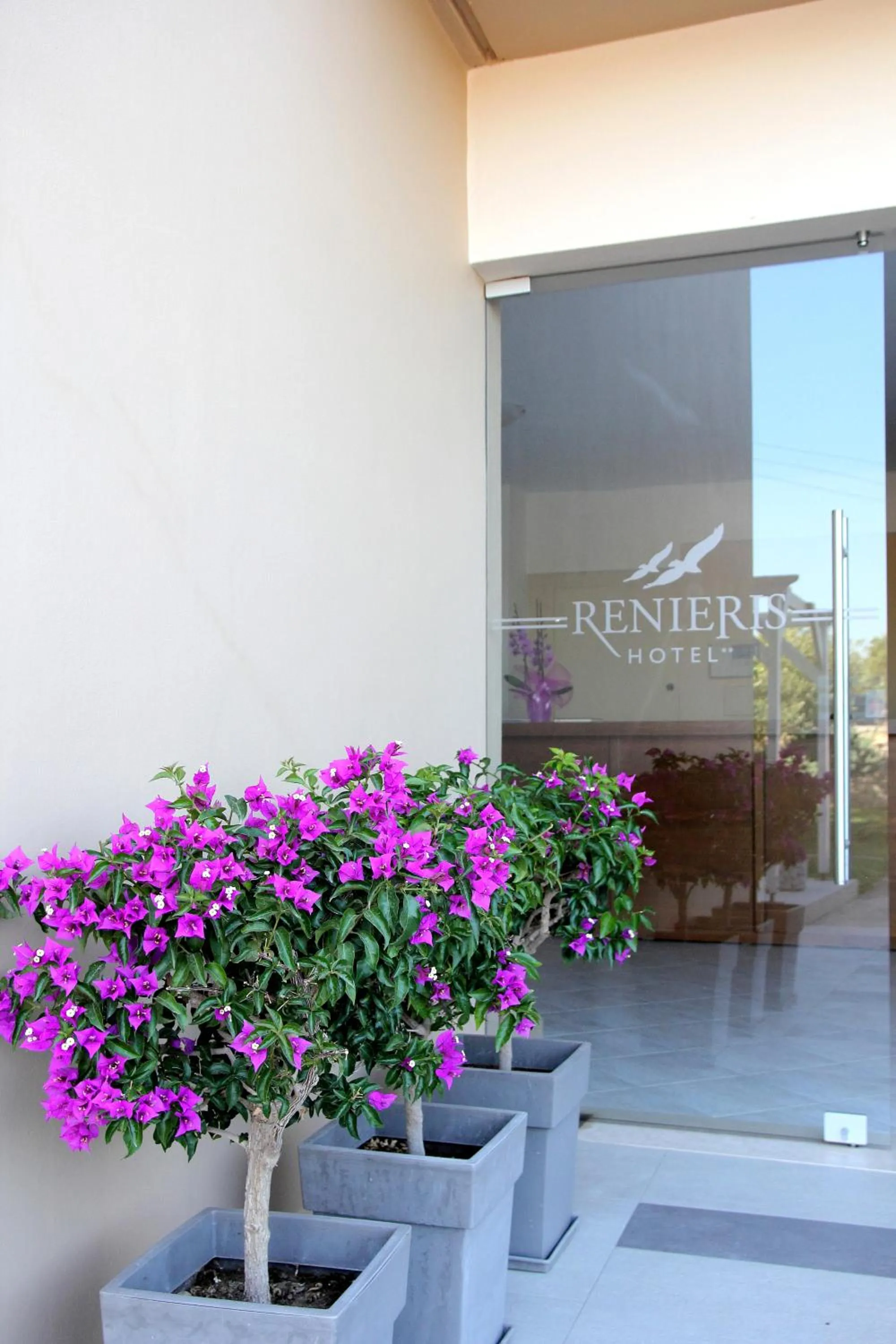 Facade/entrance in Renieris Hotel