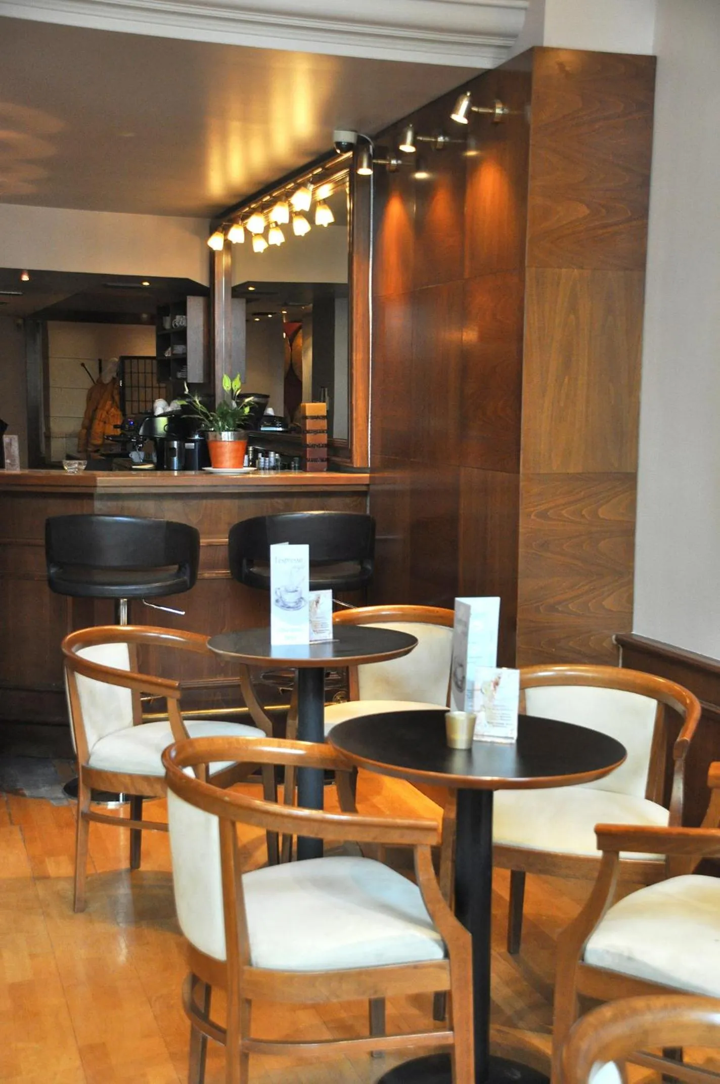 Lounge or bar in Athens City Hotel