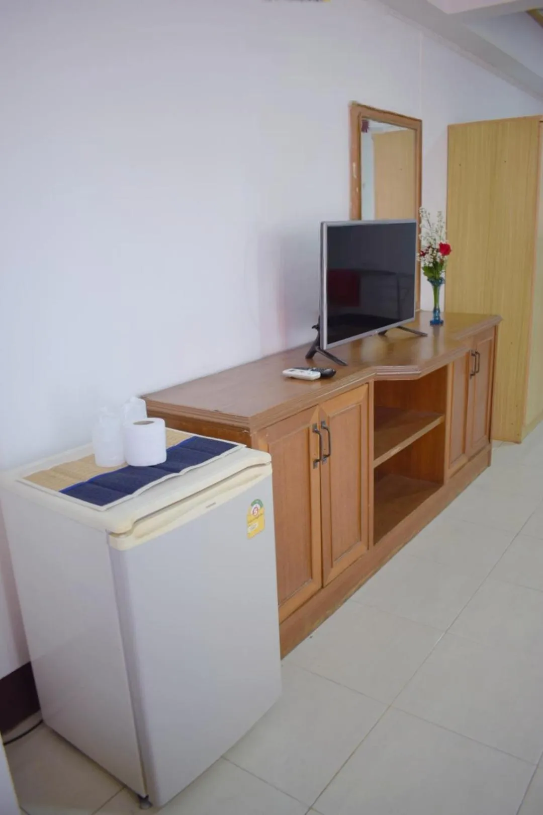 Photo of the whole room in My Hotel Bangkok Noi