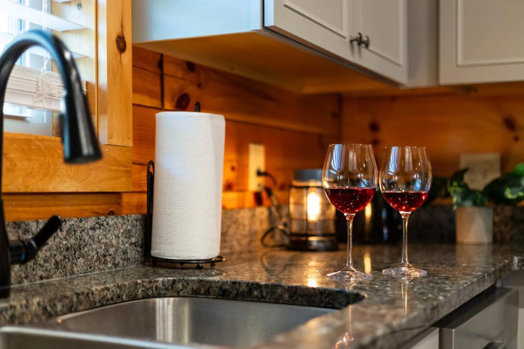 Kitchen or kitchenette in Family Oasis By Ghosal Luxury Lodging