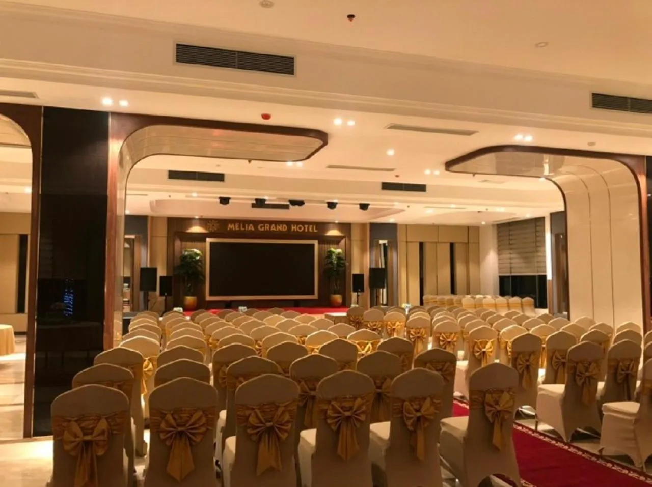 Communal lounge/ TV room in Quynh Trang Hung Yen Hotel