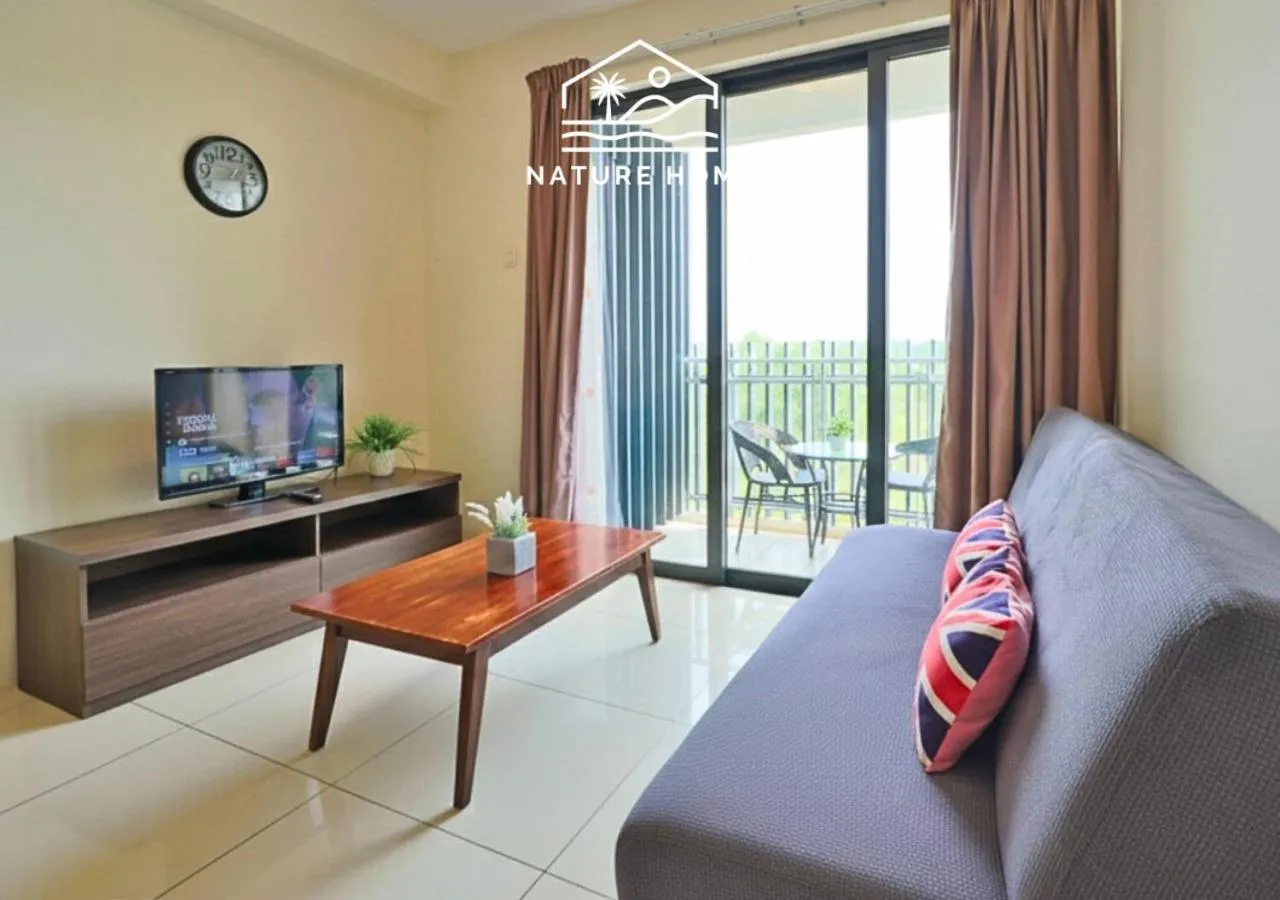 TV and multimedia in Nature Home - Swiss Garden Resort Residences - Weekend Free Breakfast