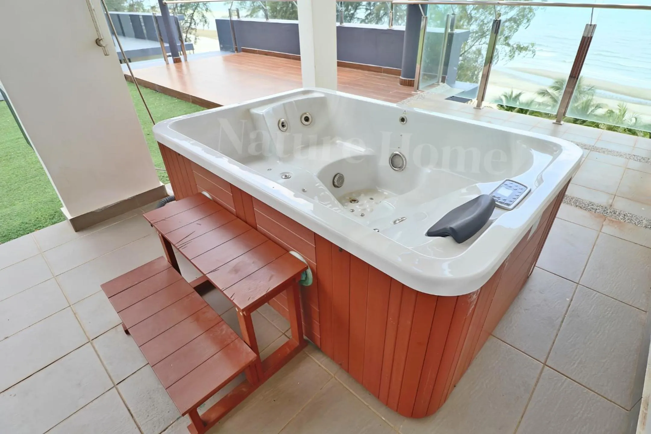 Hot Tub in Nature Home - Swiss Garden Resort Residences