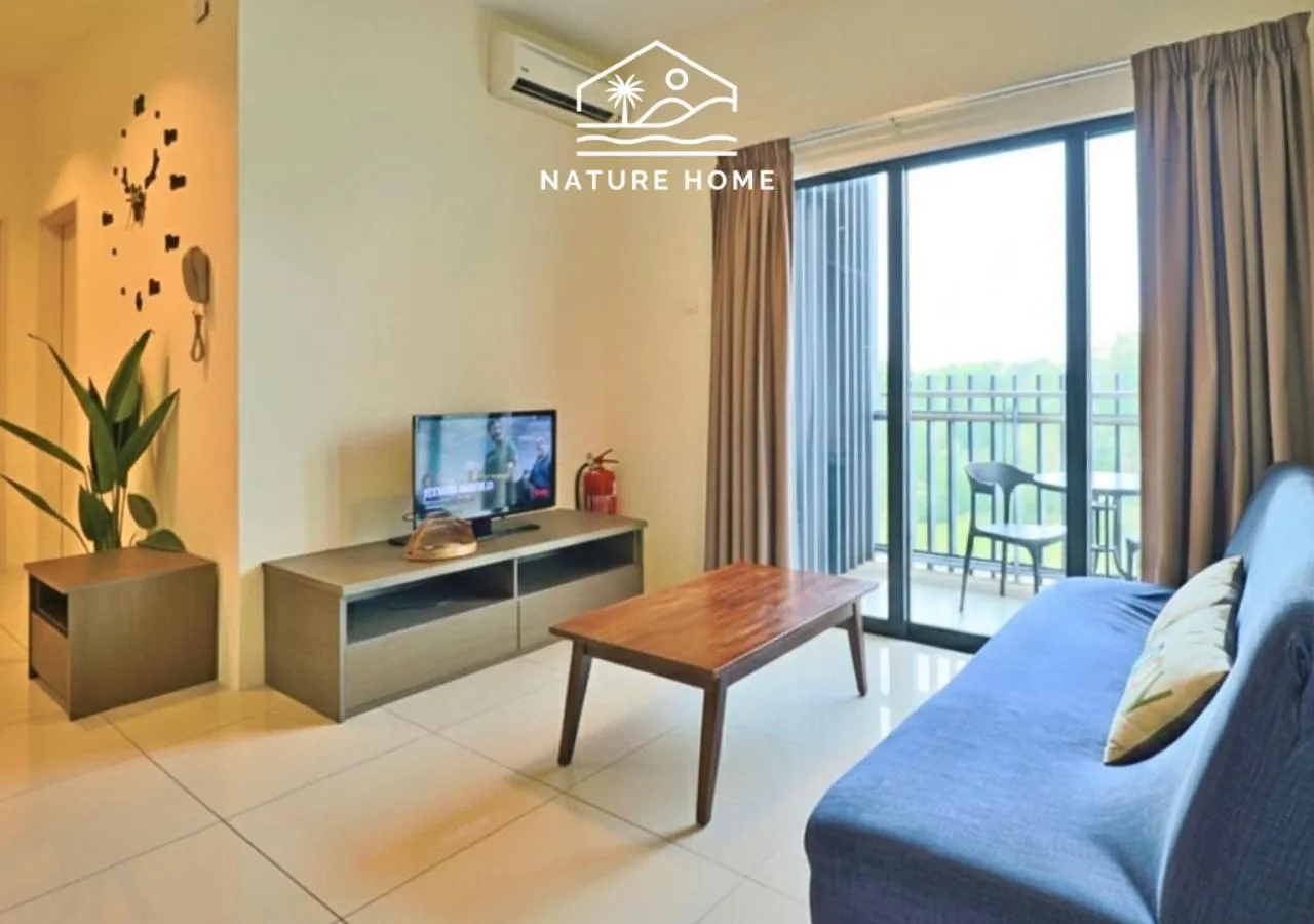 TV and multimedia in Nature Home - Swiss Garden Resort Residences - Weekend Free Breakfast