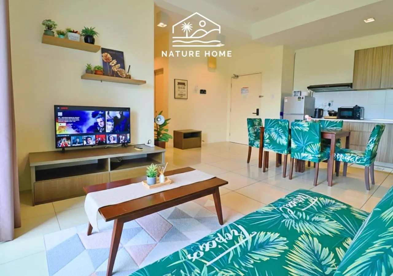 TV and multimedia in Nature Home - Swiss Garden Resort Residences - Weekend Free Breakfast
