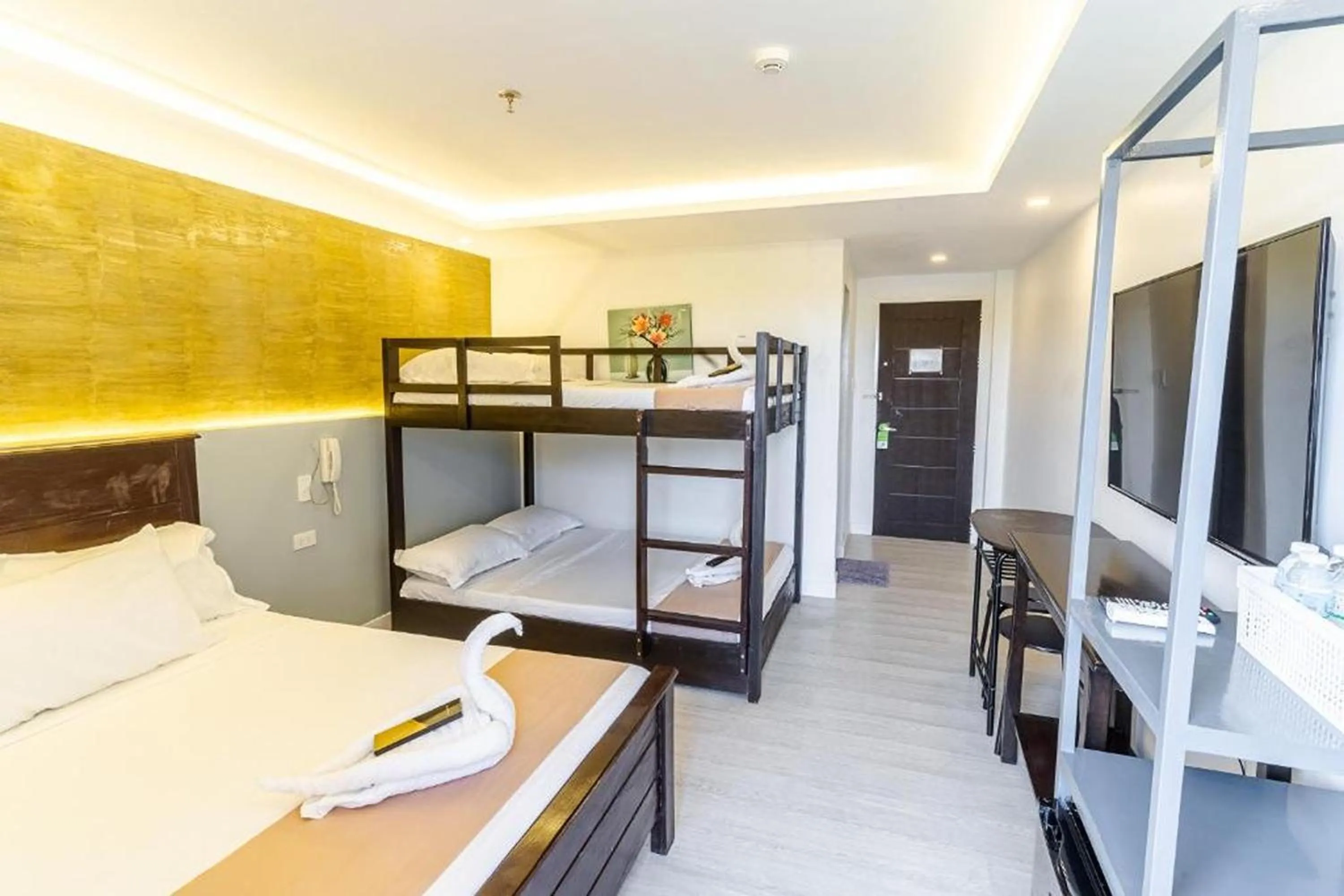 Bedroom in Spotlight Hotel near Hundred Islands Wharf