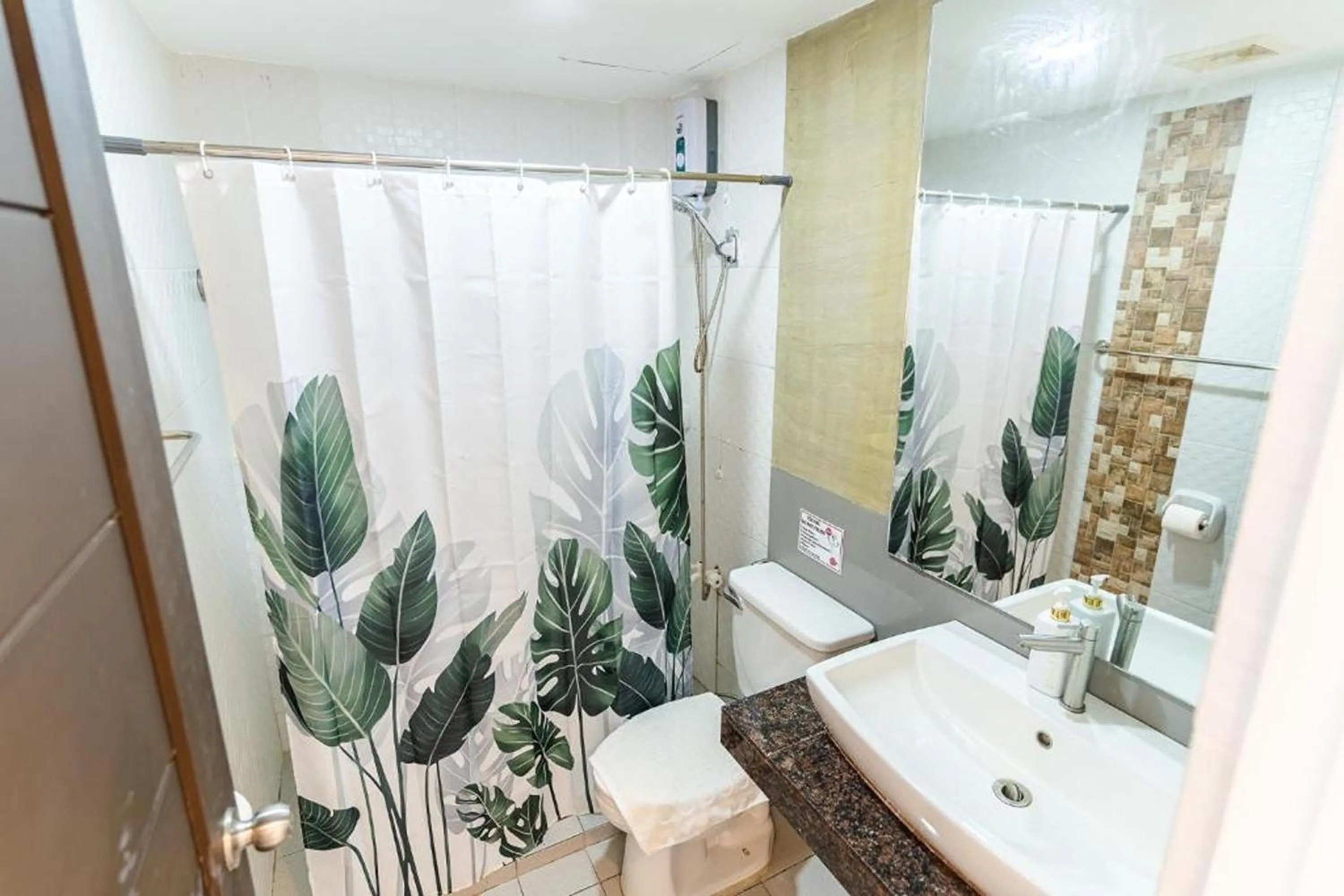 Bathroom in Spotlight Hotel near Hundred Islands Wharf