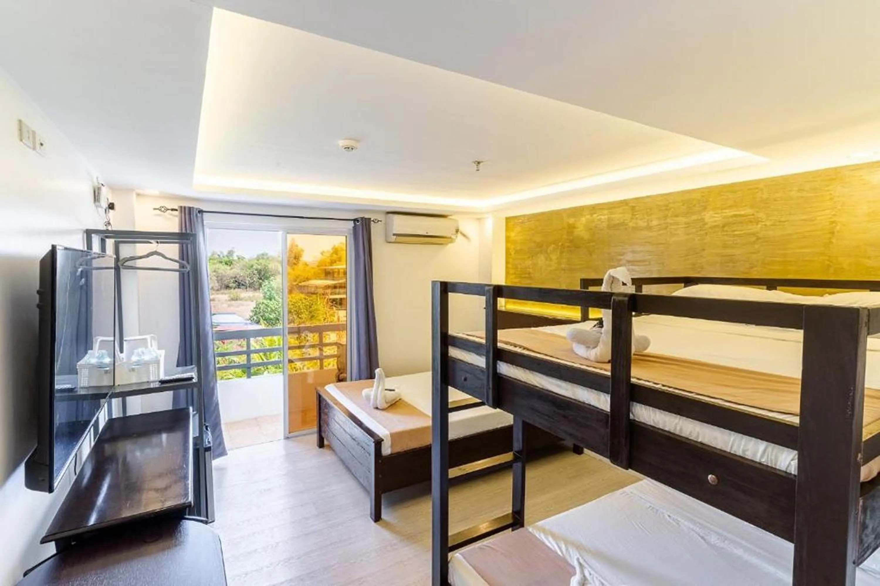 Bedroom in Spotlight Hotel near Hundred Islands Wharf