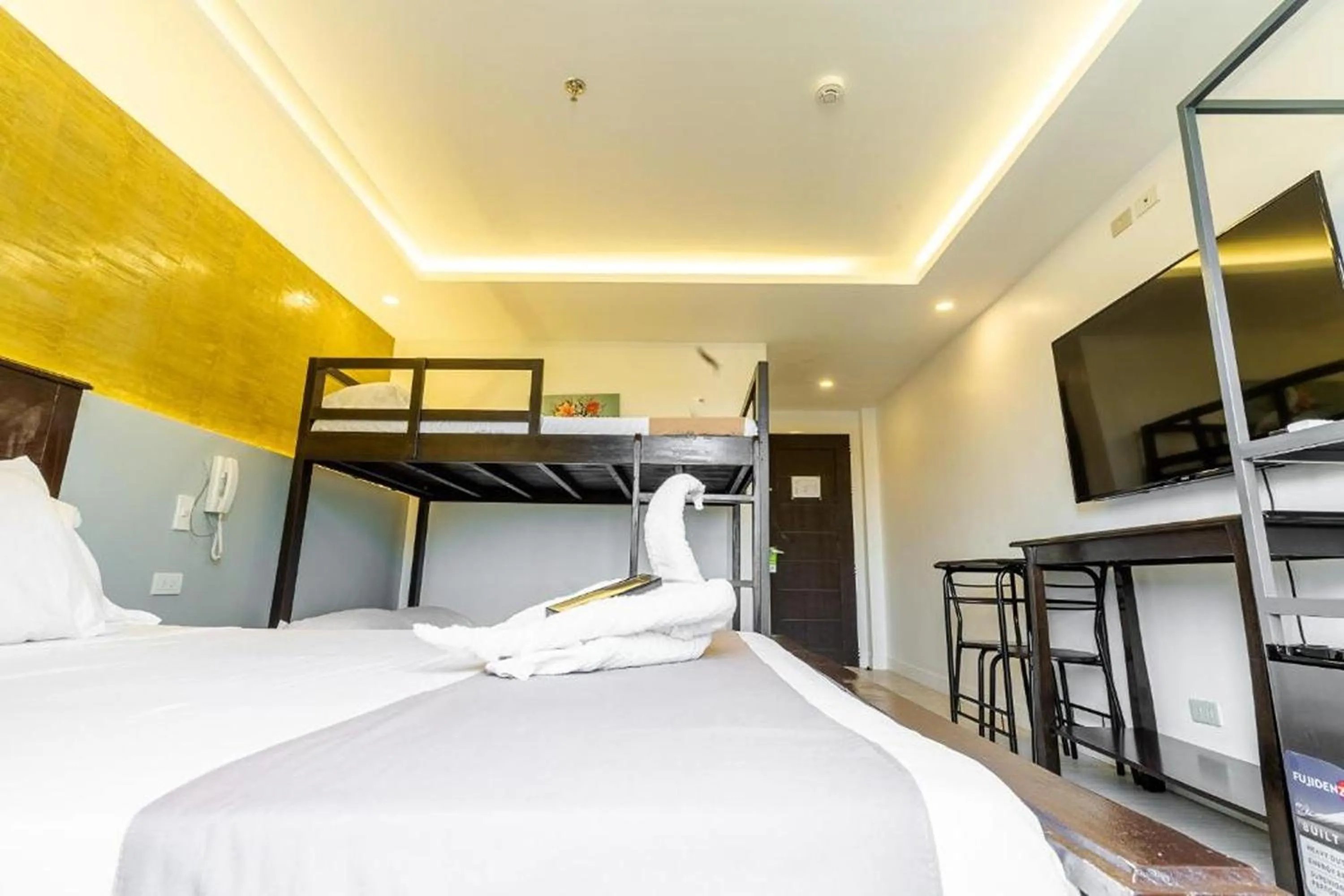 Bedroom in Spotlight Hotel near Hundred Islands Wharf