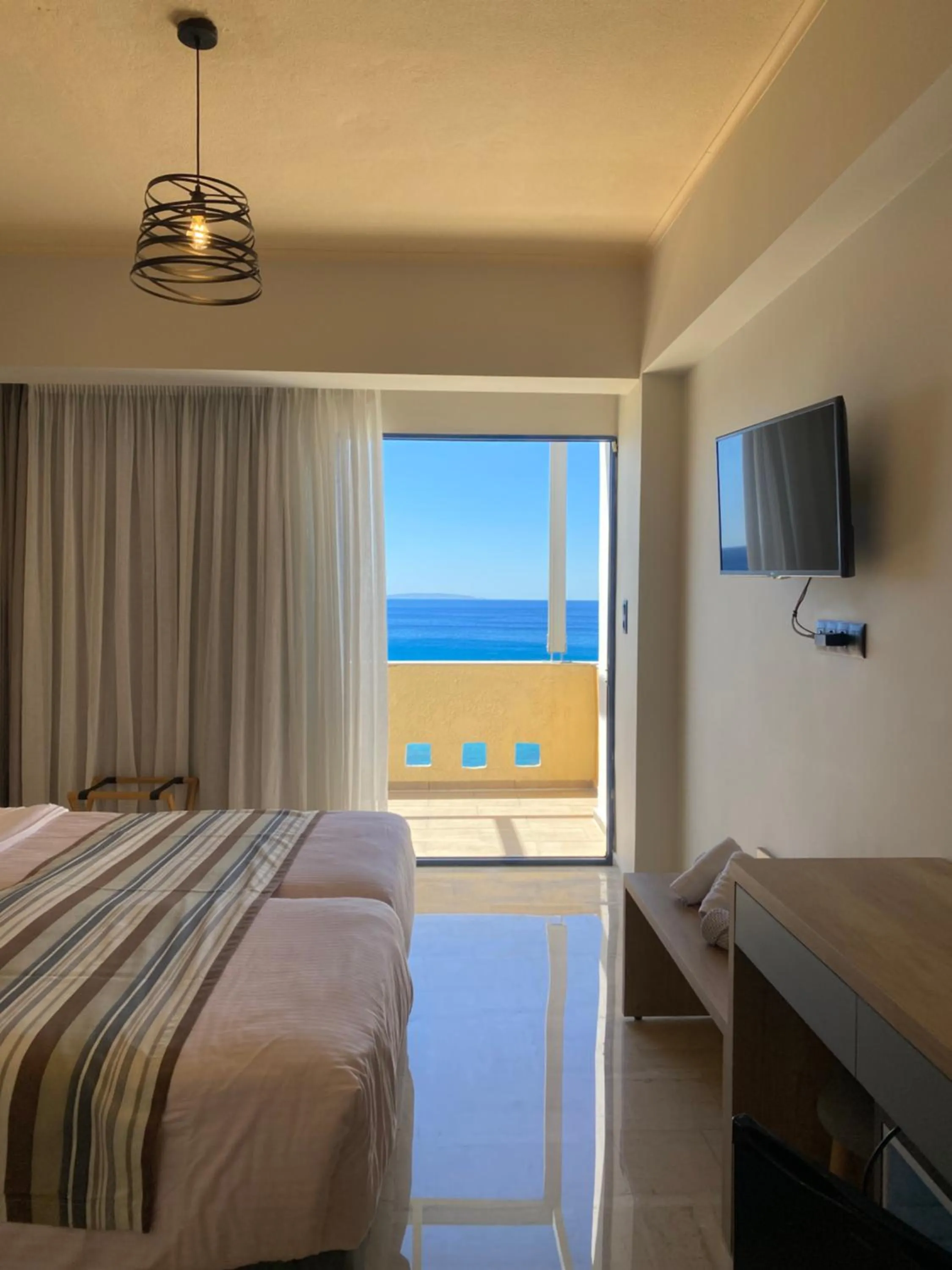 View (from property/room), Bed in Horizon Beach Hotel