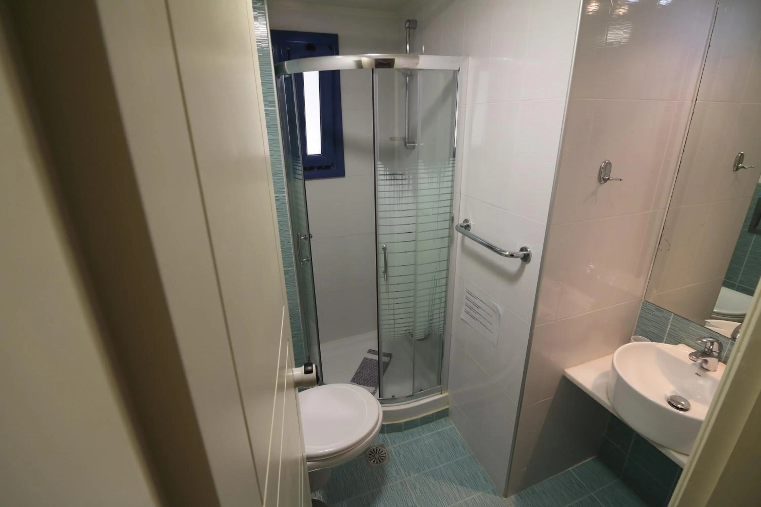 Shower in Horizon Beach Hotel