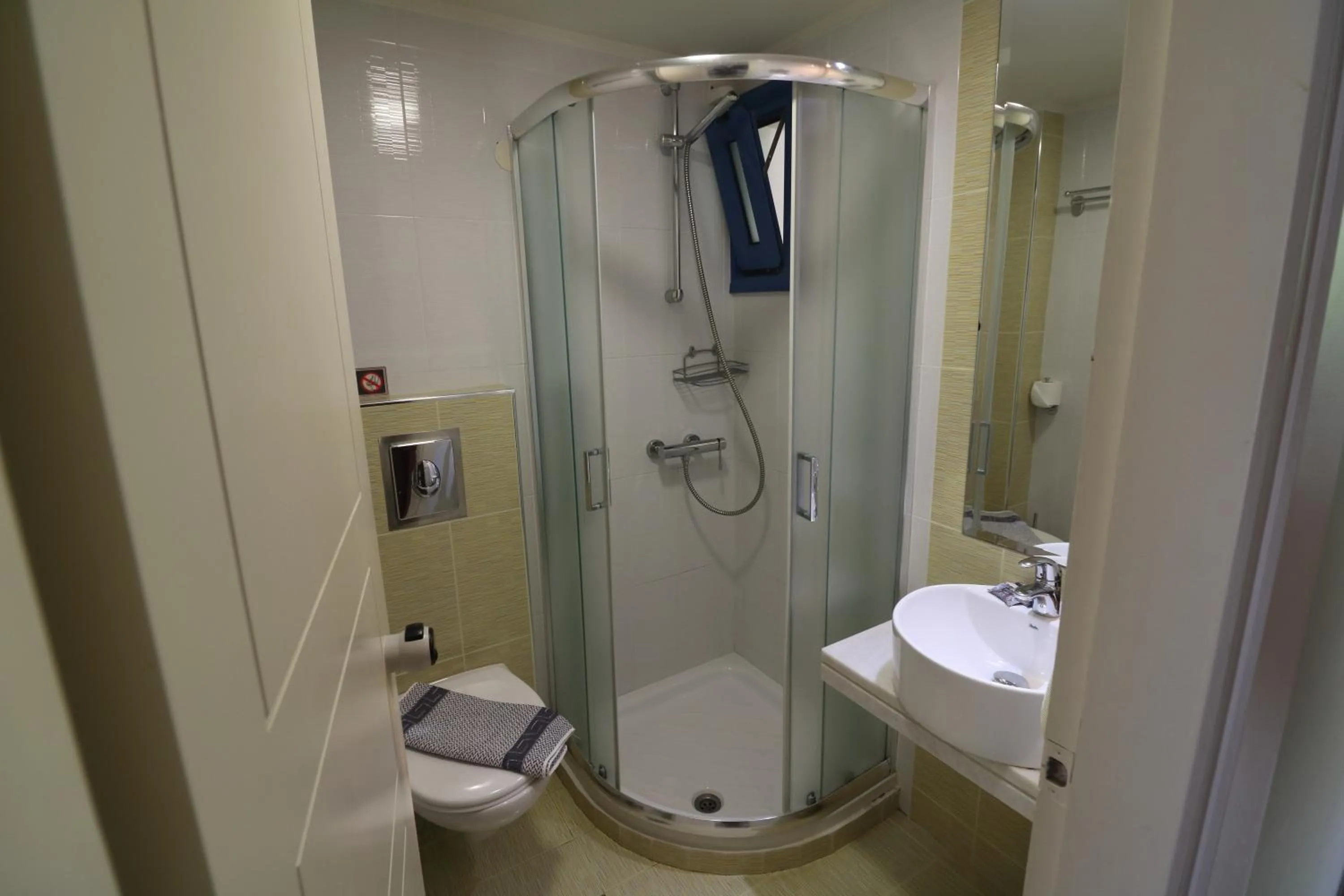 Shower in Horizon Beach Hotel