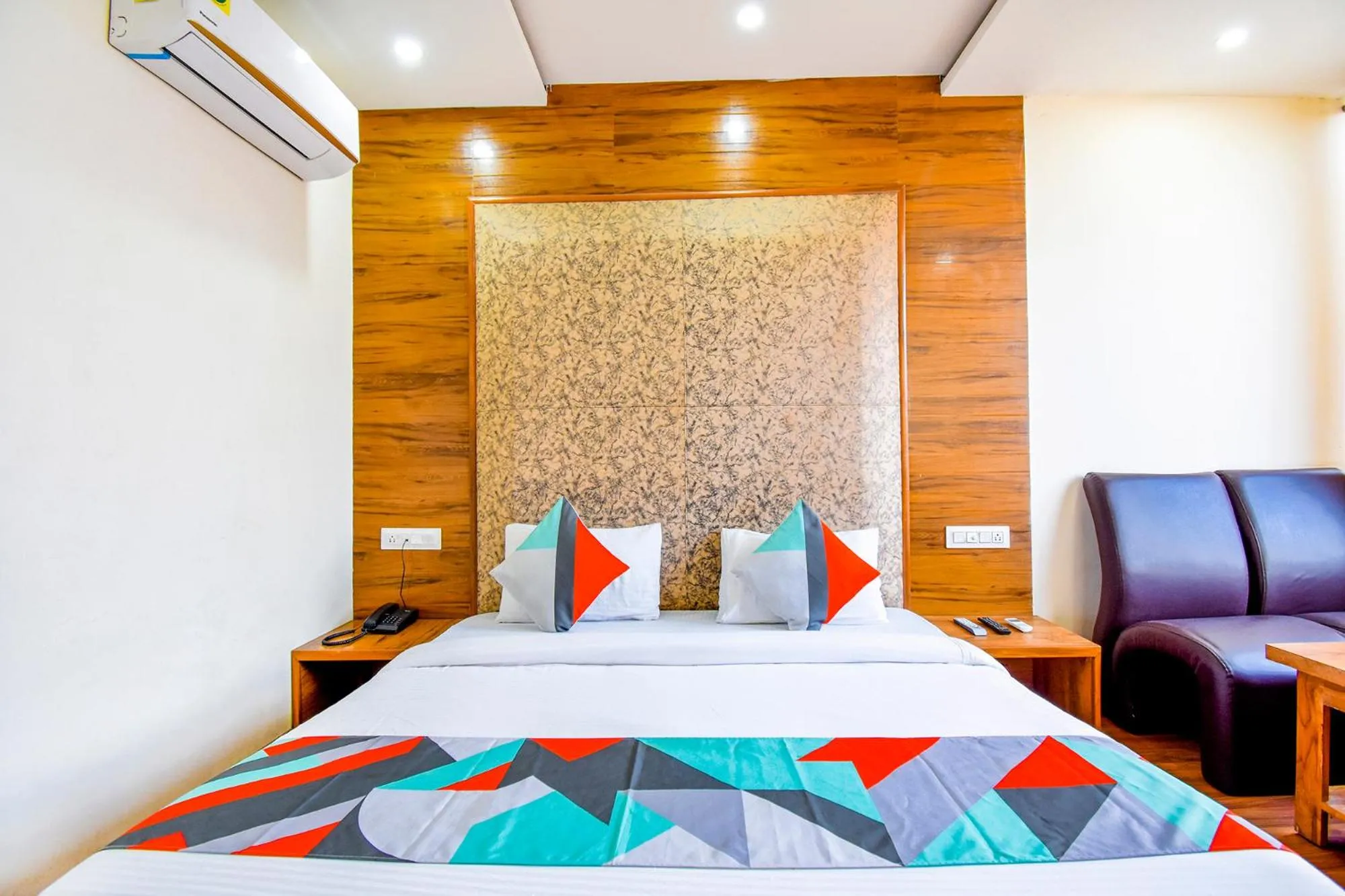 Bed in FabExpress Black Diamond