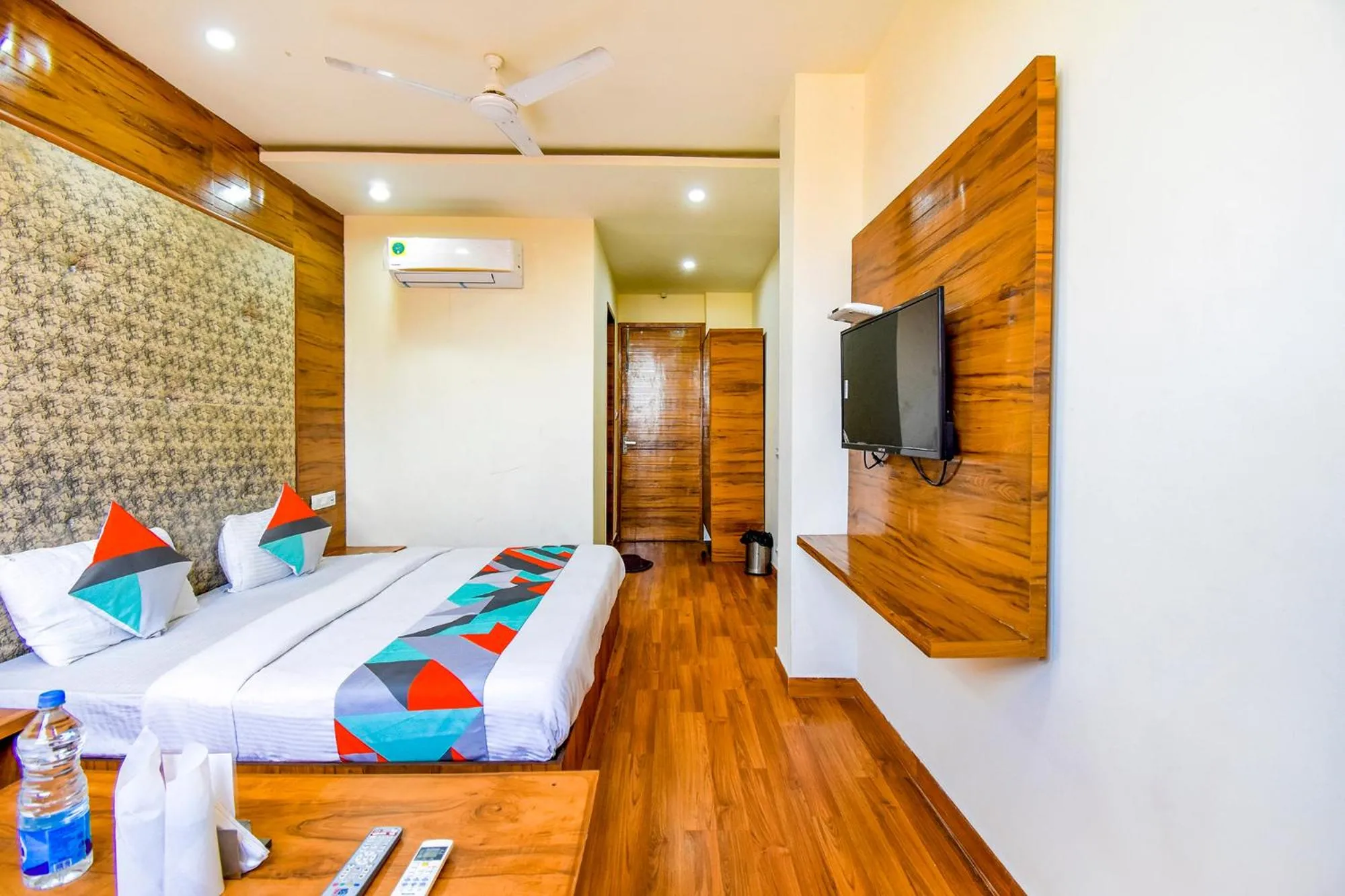 Bed in FabExpress Black Diamond