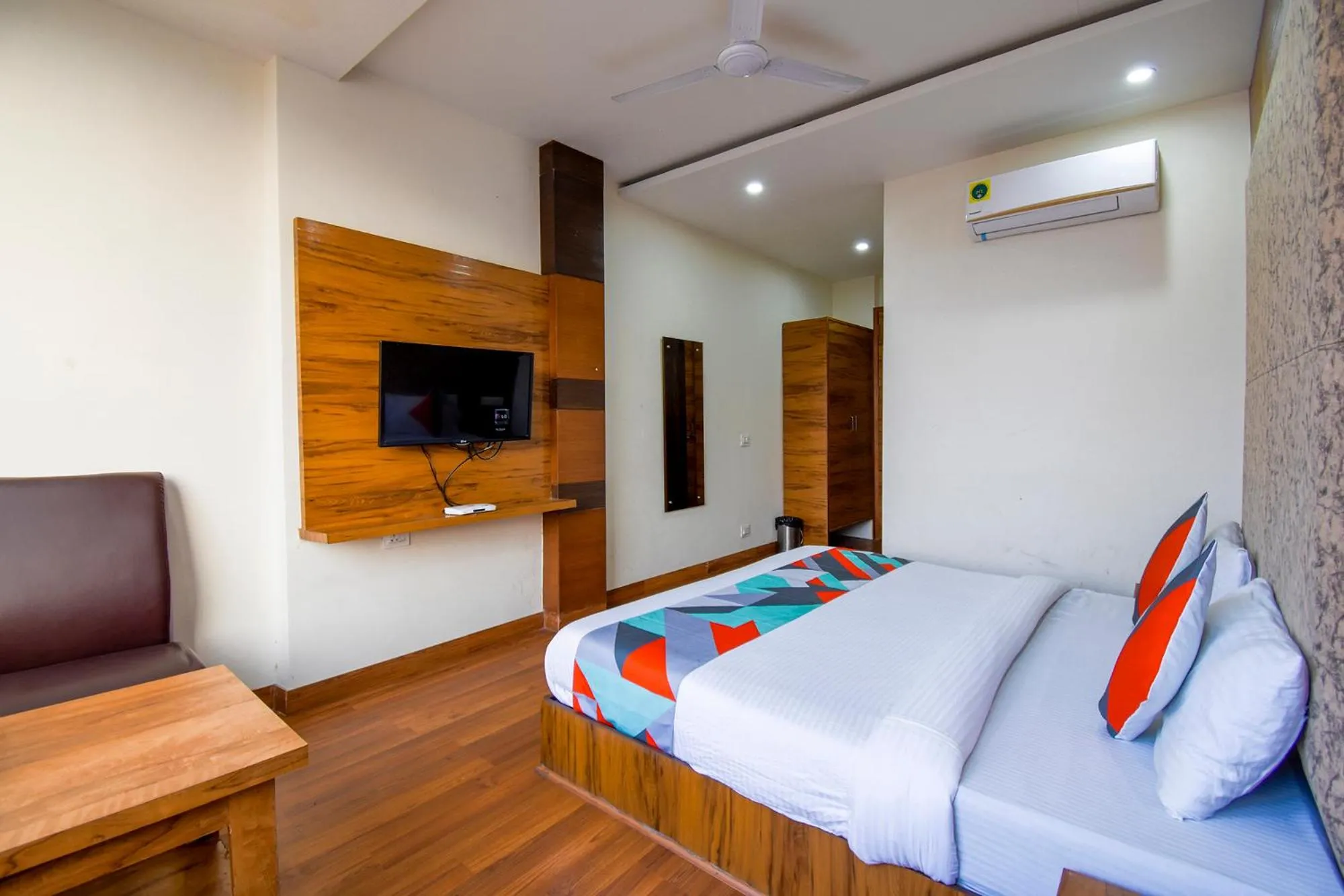 Bed in FabExpress Black Diamond