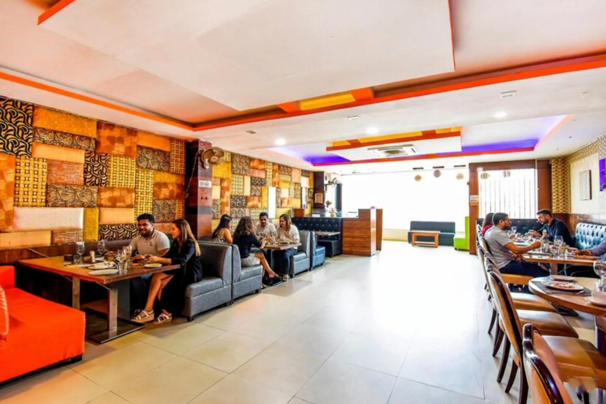 Seating area in FabHotel Black Diamond