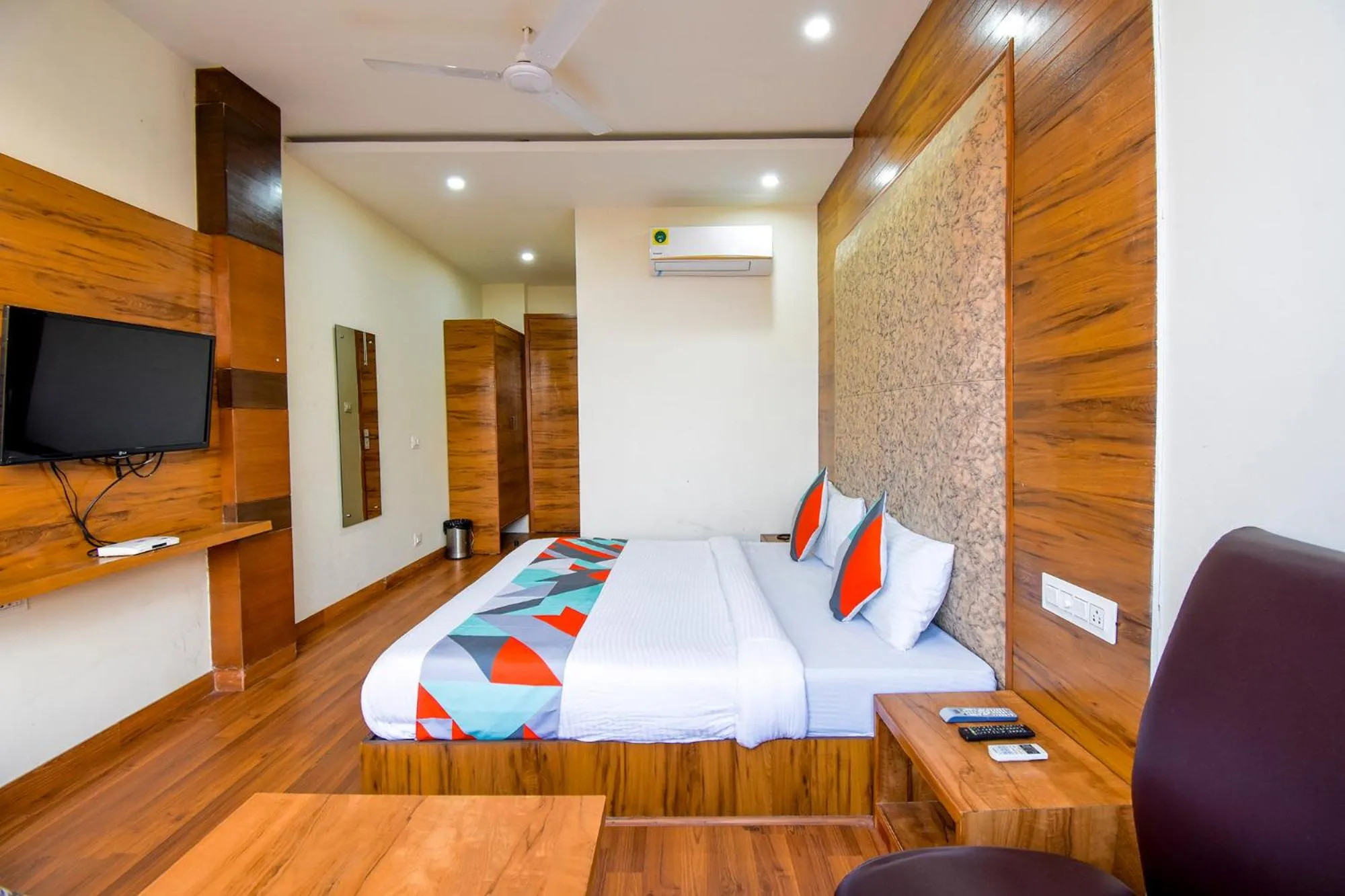 Bed in FabExpress Black Diamond