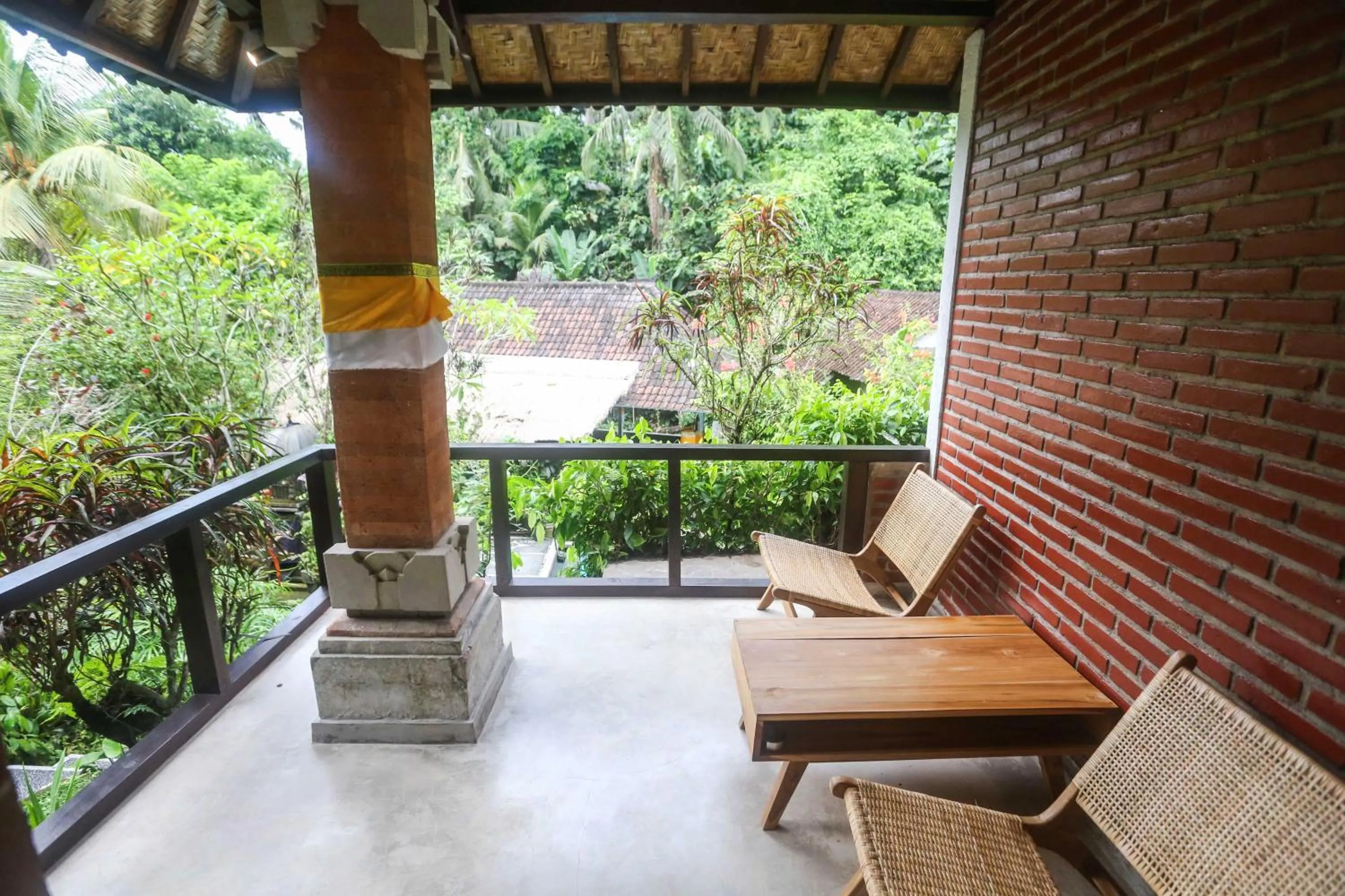 Balcony/Terrace in Down The Rabbit Hole