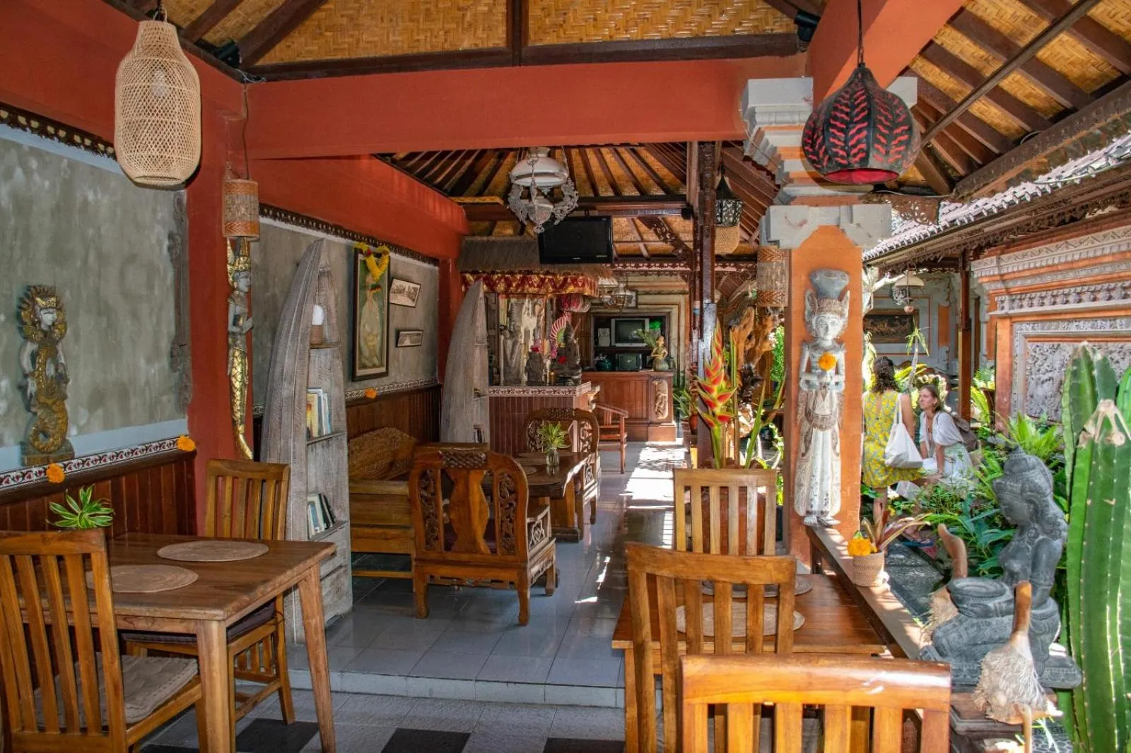 Restaurant/places to eat in Down The Rabbit Hole