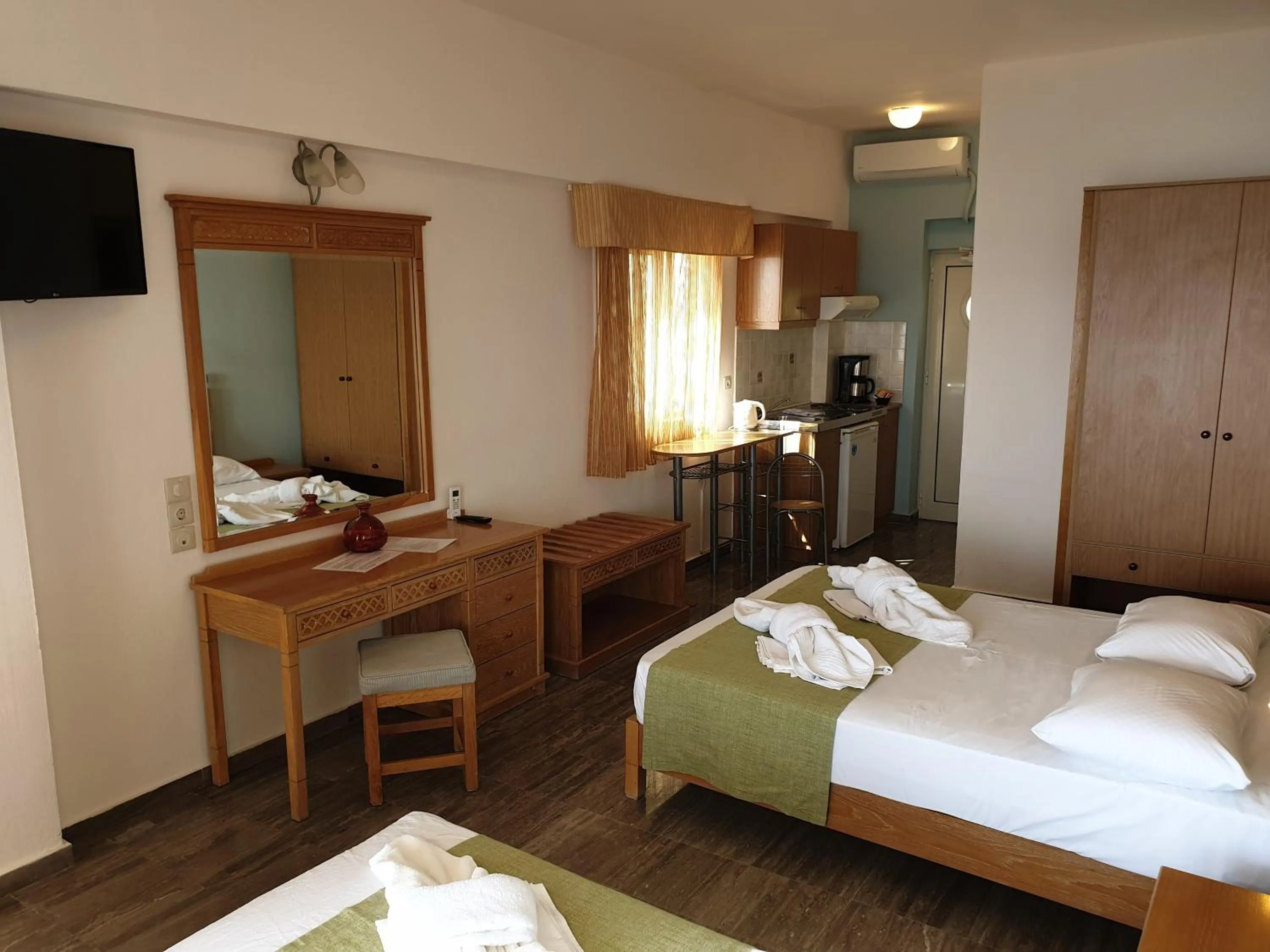 Kitchen or kitchenette, Bed in Thalassa House Apartments