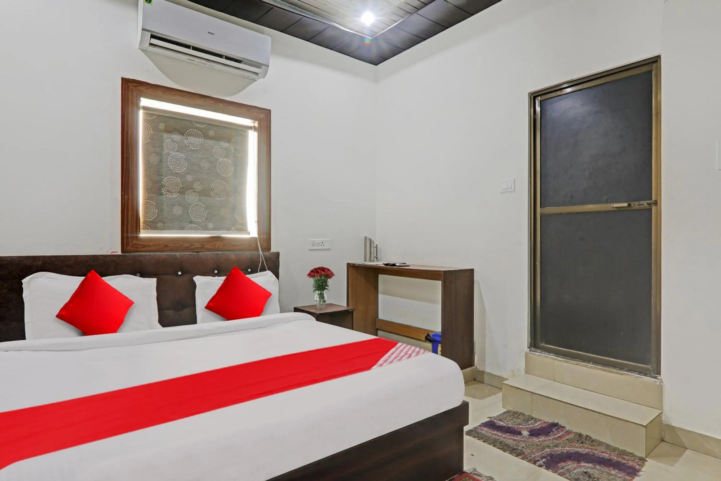 Bedroom in Hotel O R V Inn