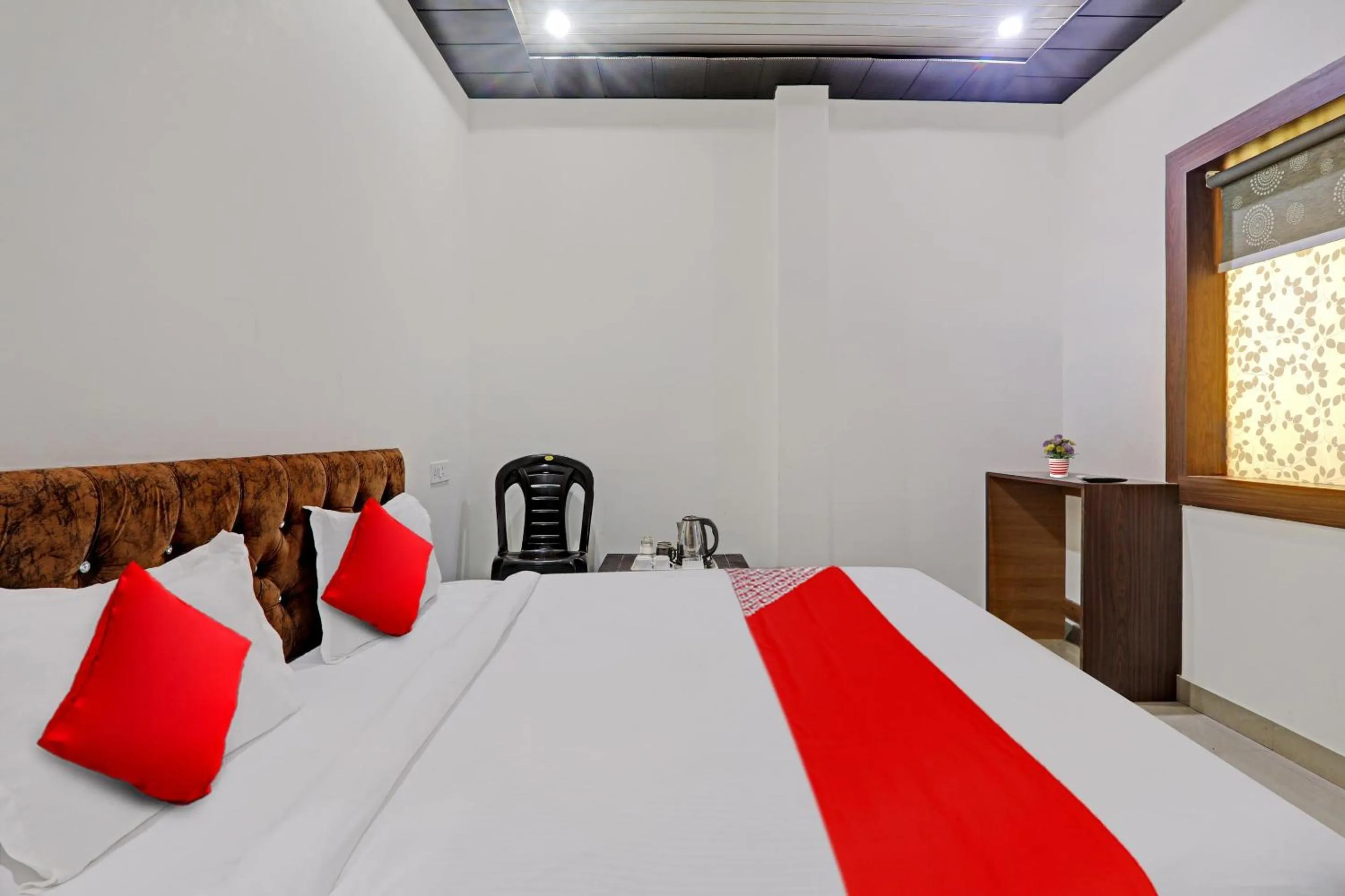 Bedroom in Hotel O R V Inn