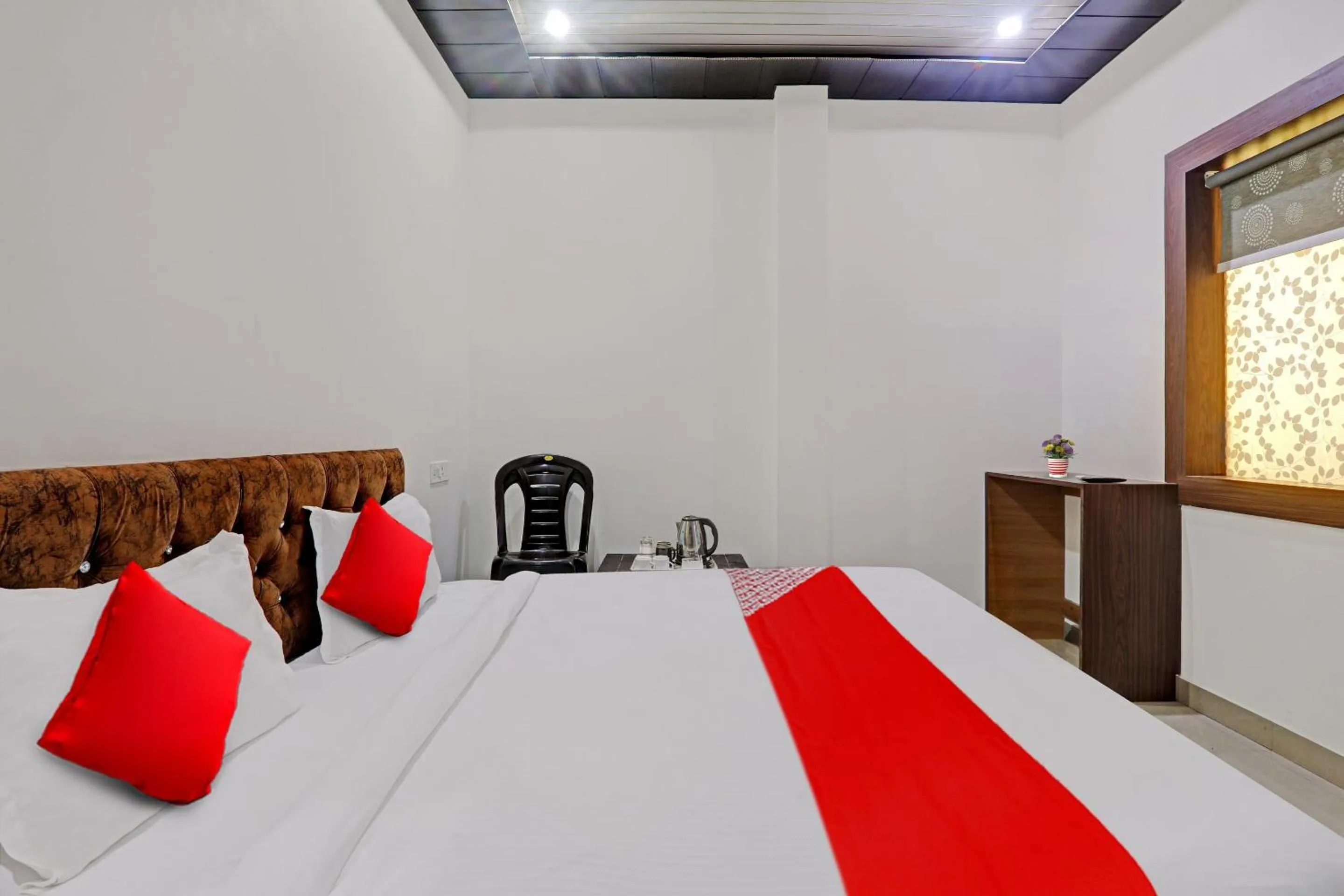 Bedroom in Hotel O R V Inn