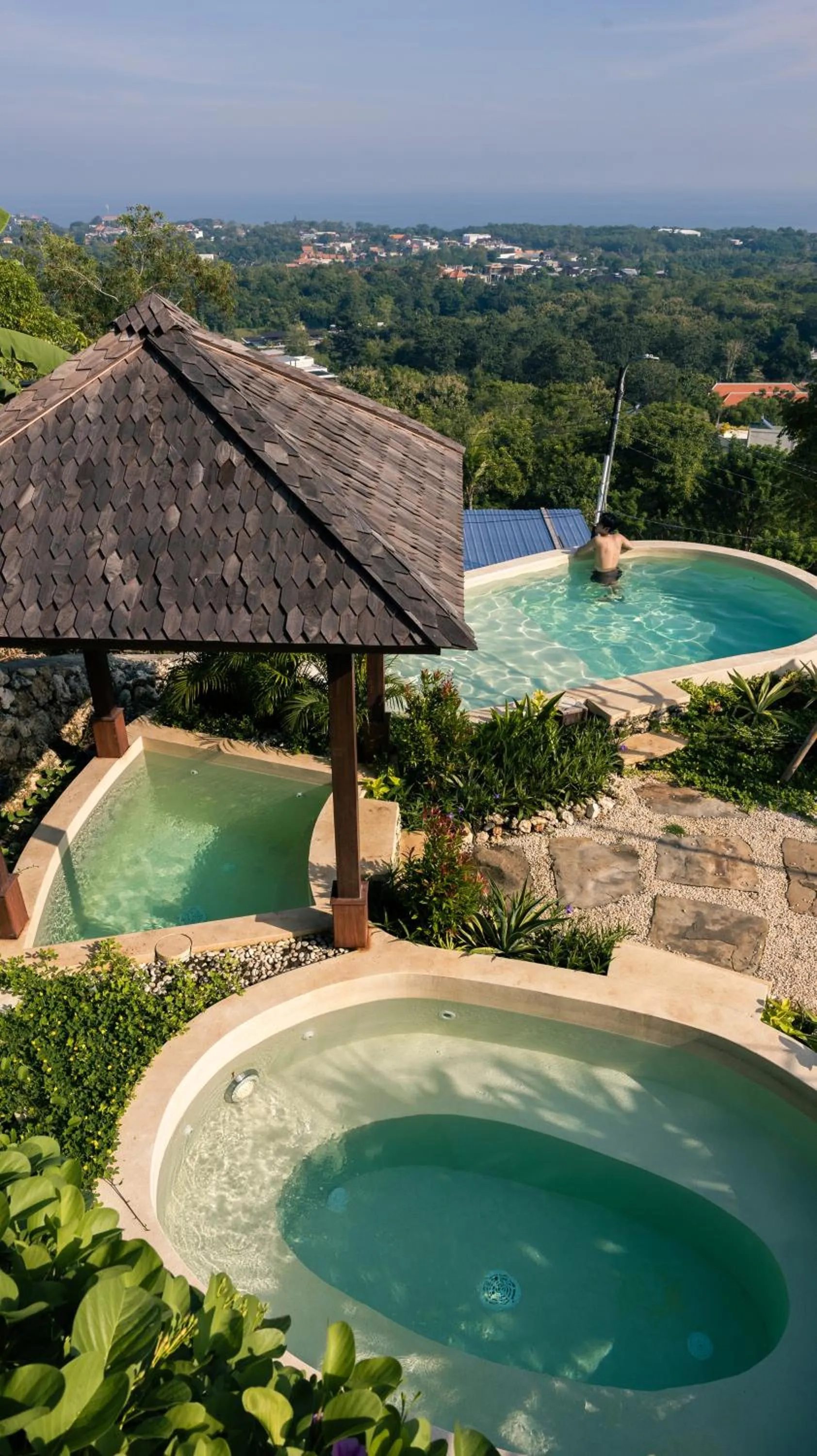 Pool view in Grün Uluwatu