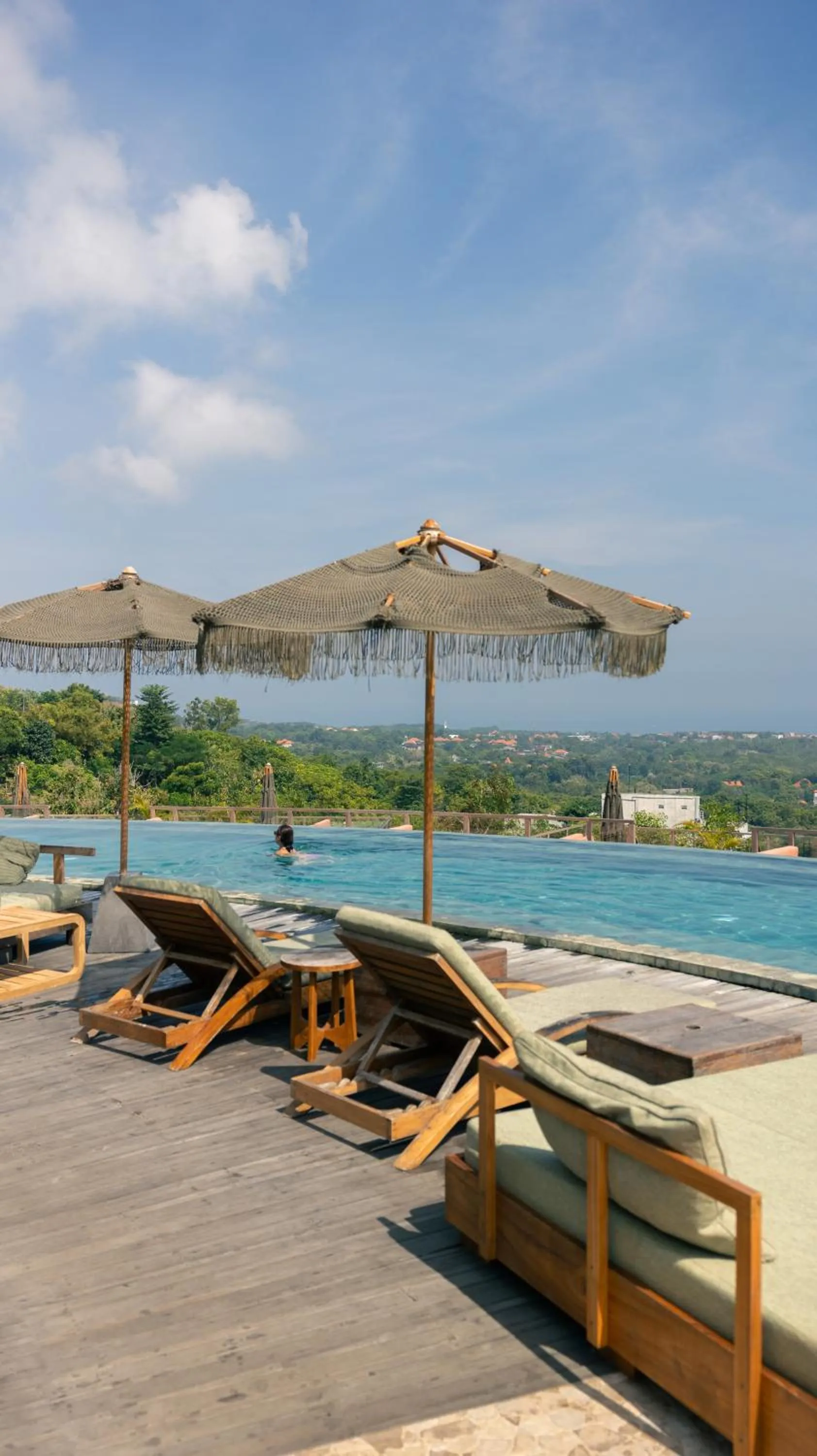 Swimming pool in Grün Uluwatu