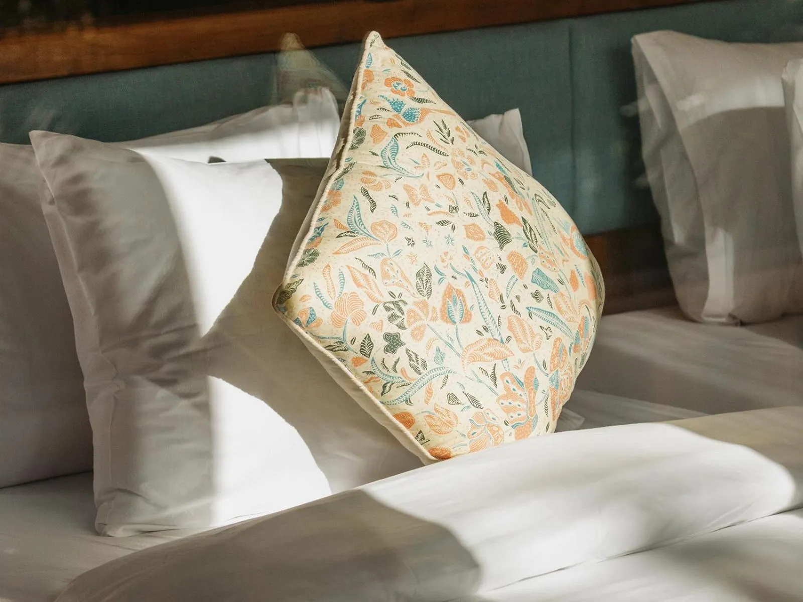 Bedroom, Bed in Grün Uluwatu