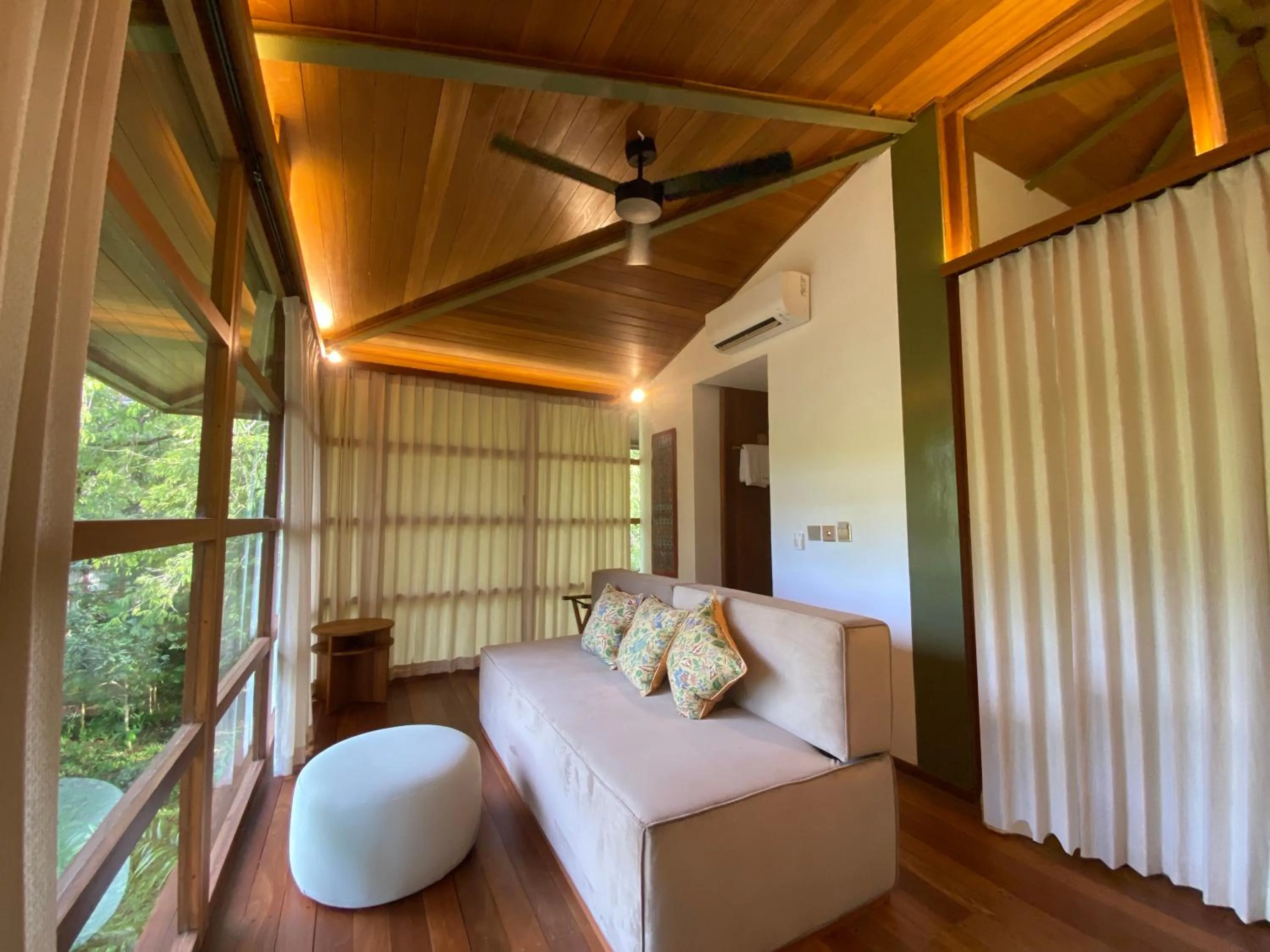 Living room, Bed in Grün Uluwatu