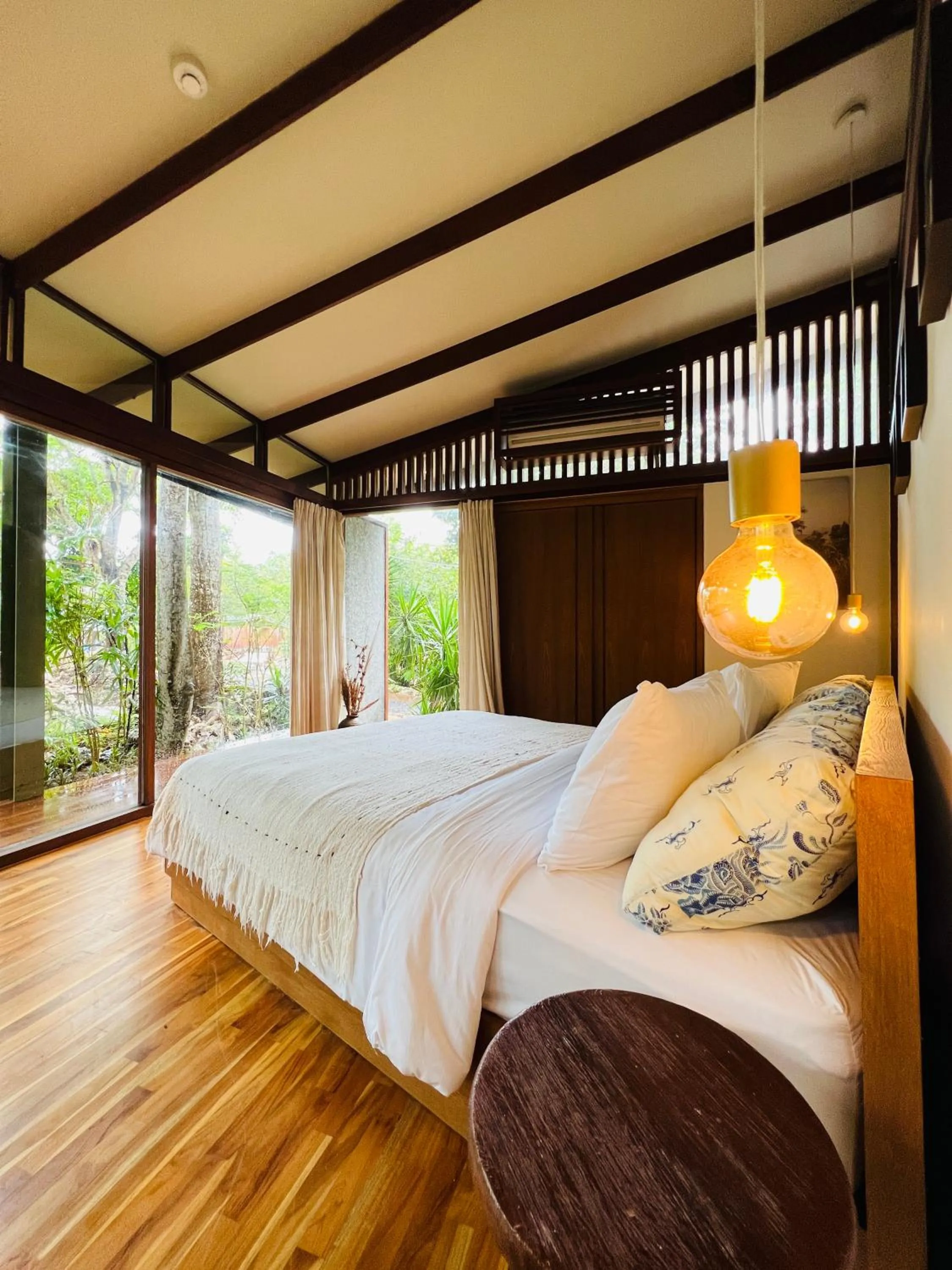 Bedroom, Bed in Grün Uluwatu