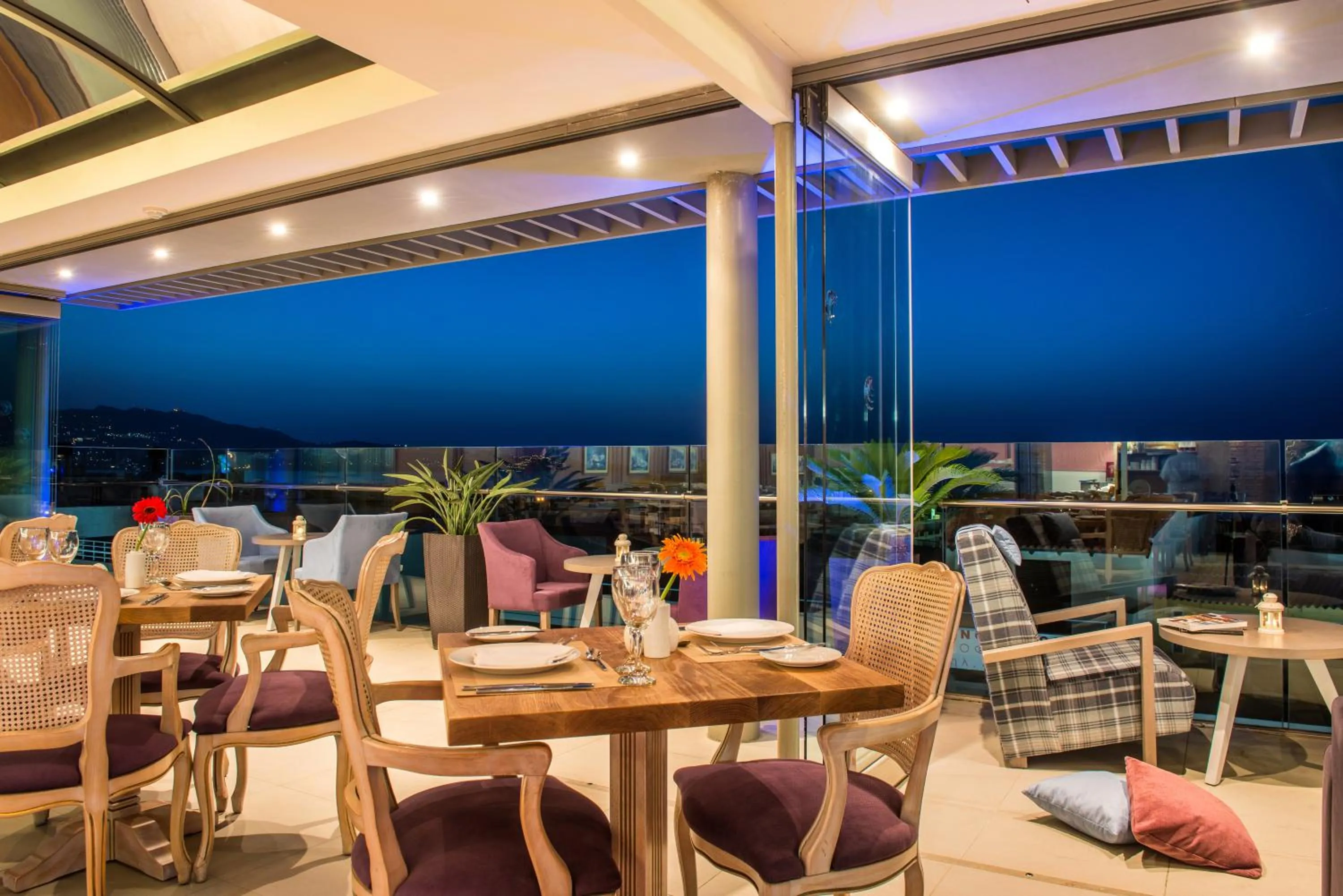 Restaurant/places to eat in Castello City Hotel