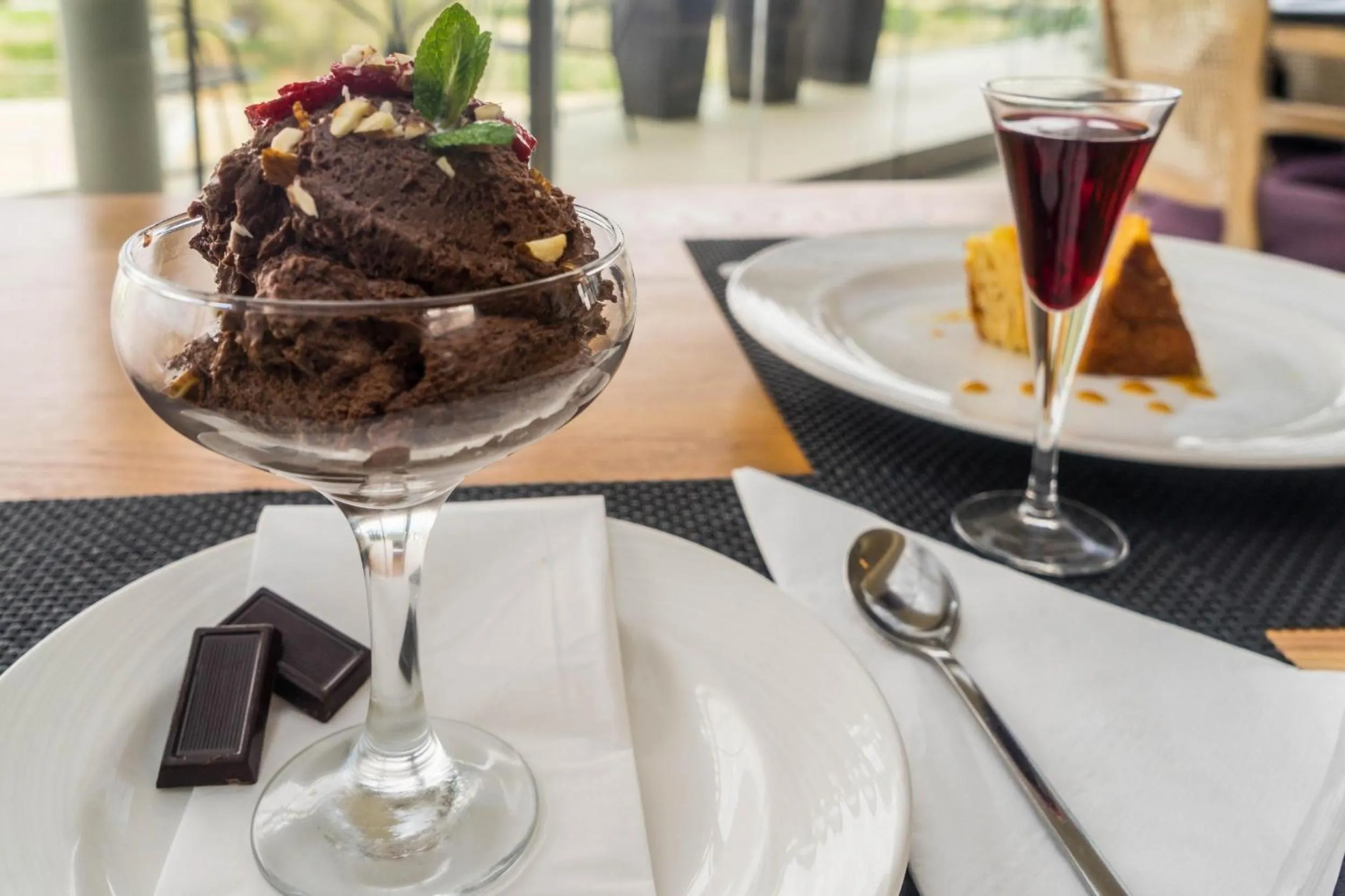 Restaurant/places to eat in Castello City Hotel