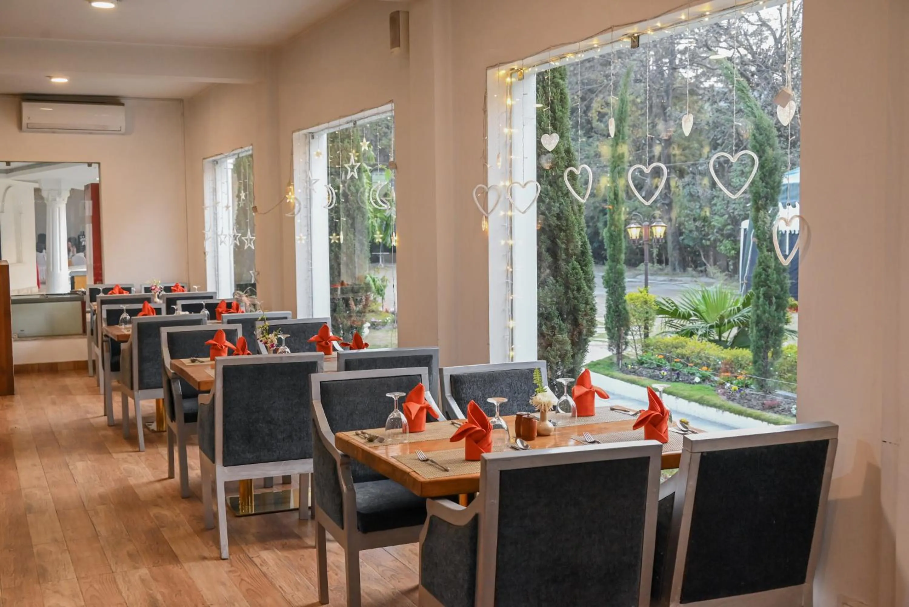 Restaurant/places to eat in Aranya Boutique Hotel