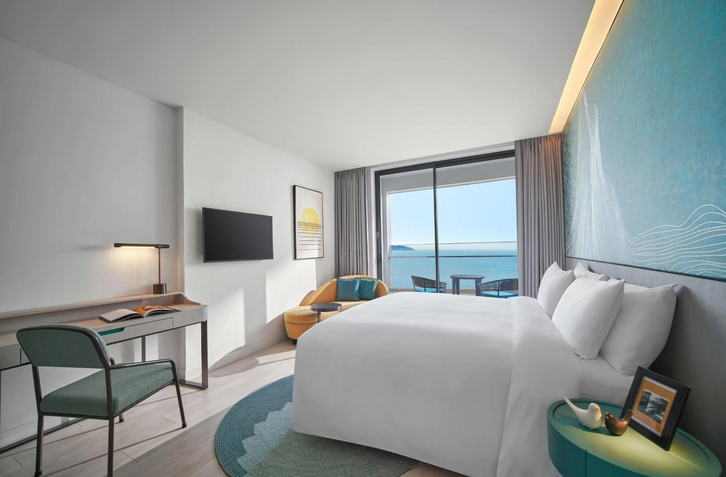 Photo of the whole room, Bed in voco Ma Belle Danang by IHG