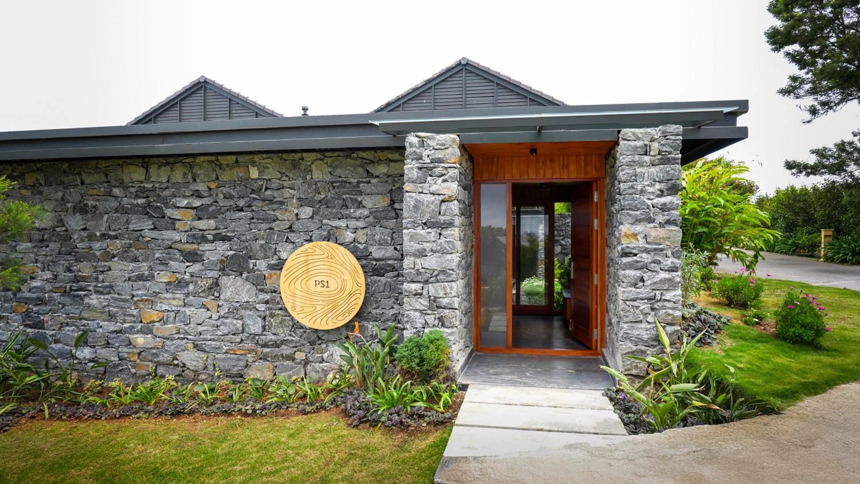 Facade/entrance in WelcomHeritage Ayatana Ooty