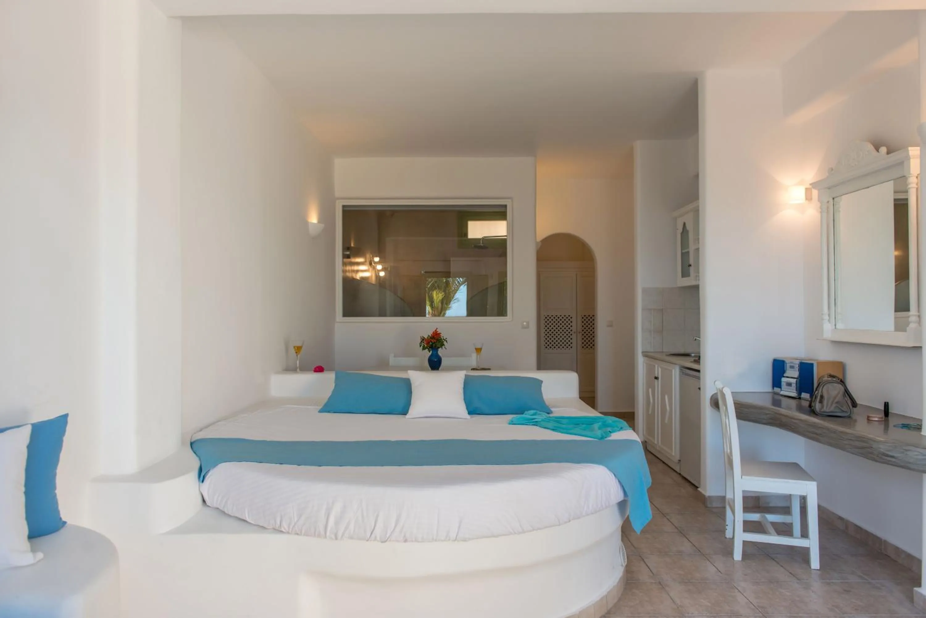 Bedroom, Bed in Aelia by Eltheon