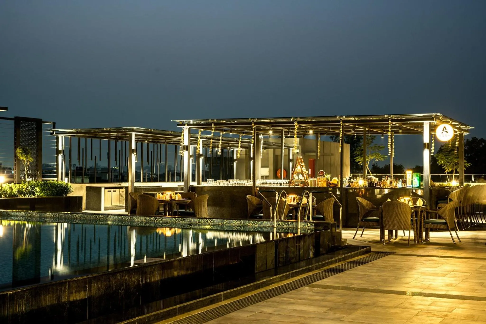 Lounge or bar in Holiday Inn Lucknow Airport by IHG