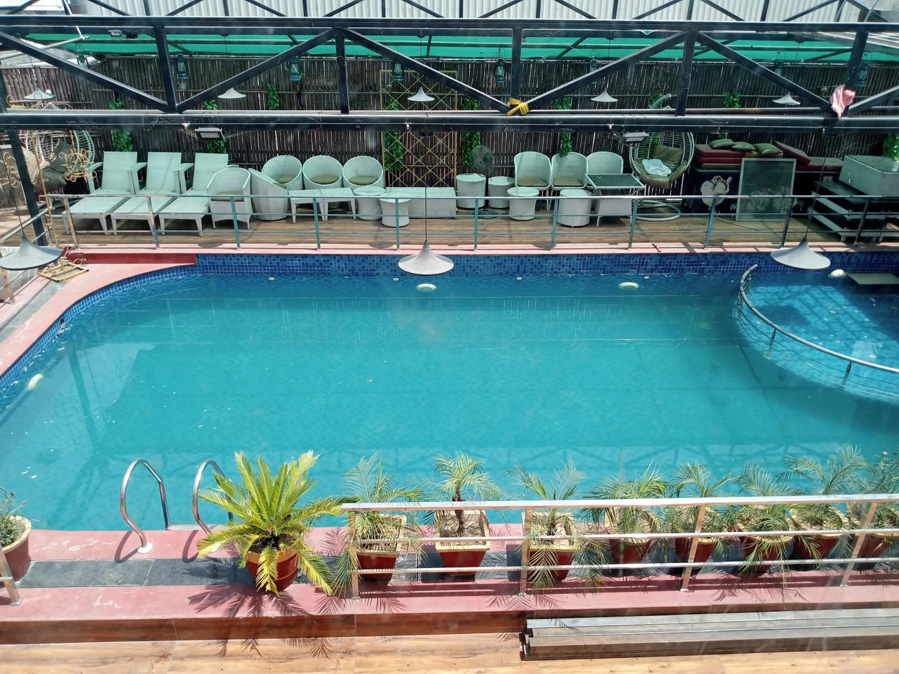 Swimming pool in Hotel 5 Flowers Ananta Elite
